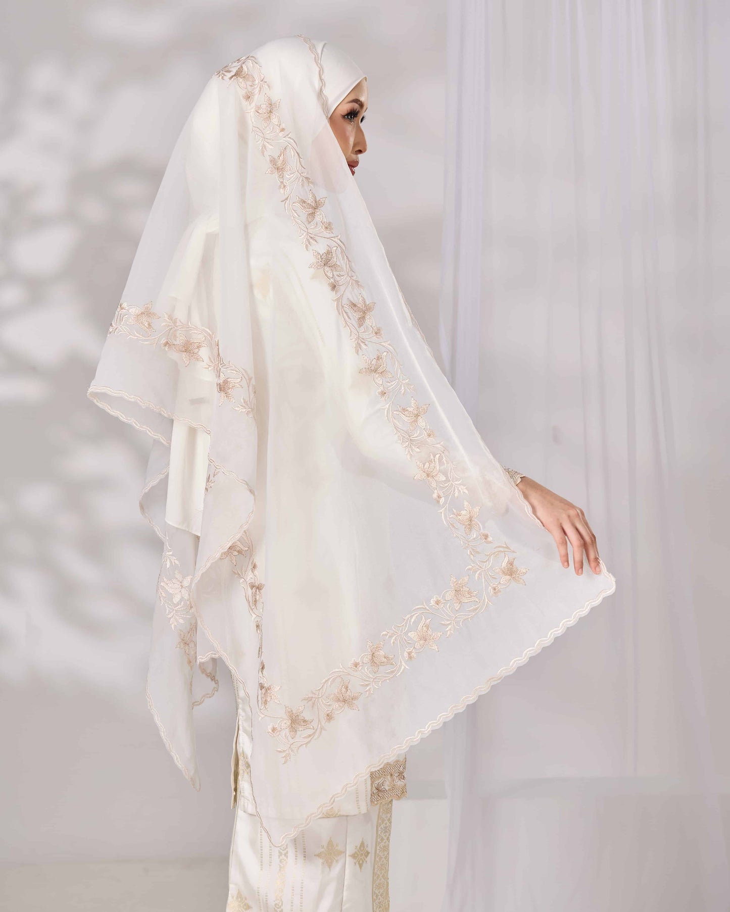 DAHLIA SELENDANG (OFF WHITE)