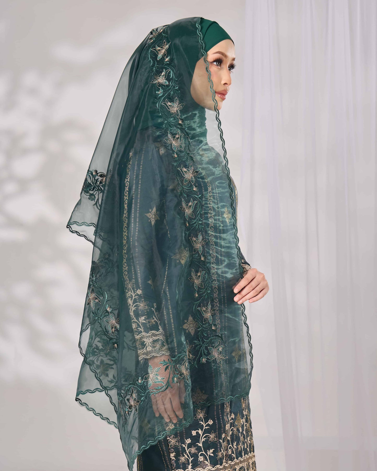 DAHLIA SELENDANG (EMERALD GREEN)