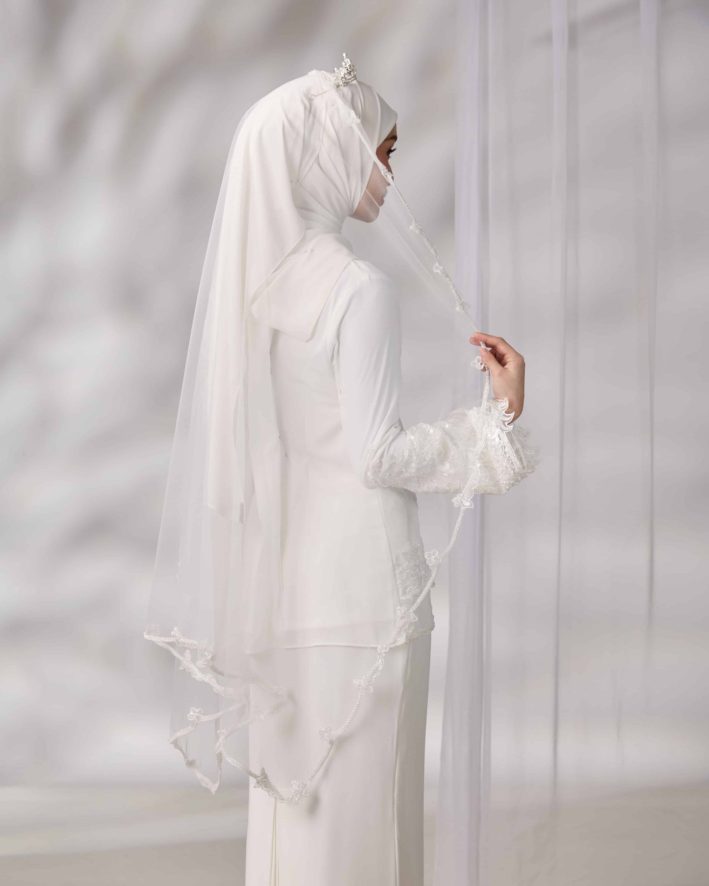 EMELDA VEIL (OFF WHITE)