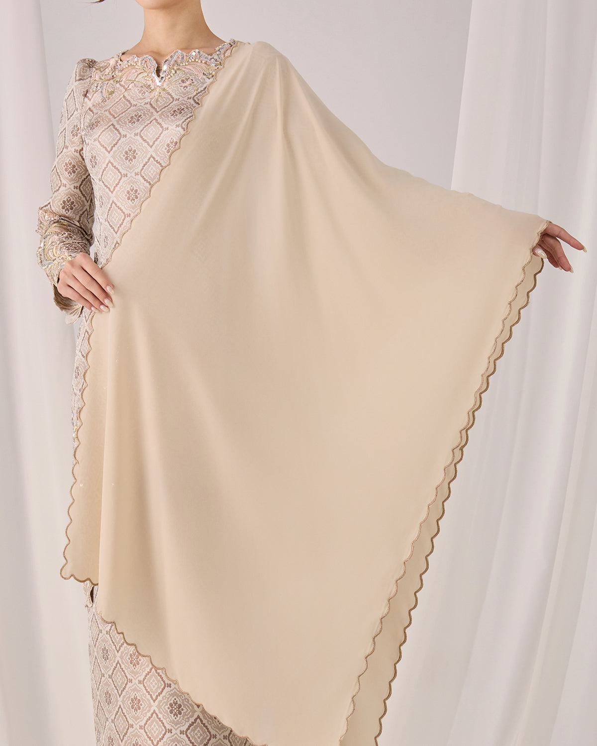 IRINA SELENDANG (CHAMPAGNE GOLD)