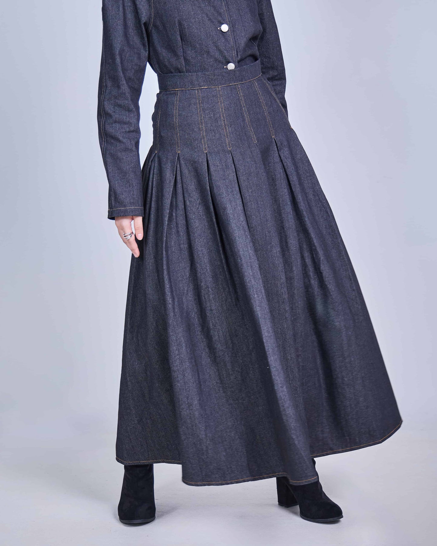 ELRA DENIM PLEATED SKIRT (BLACK)