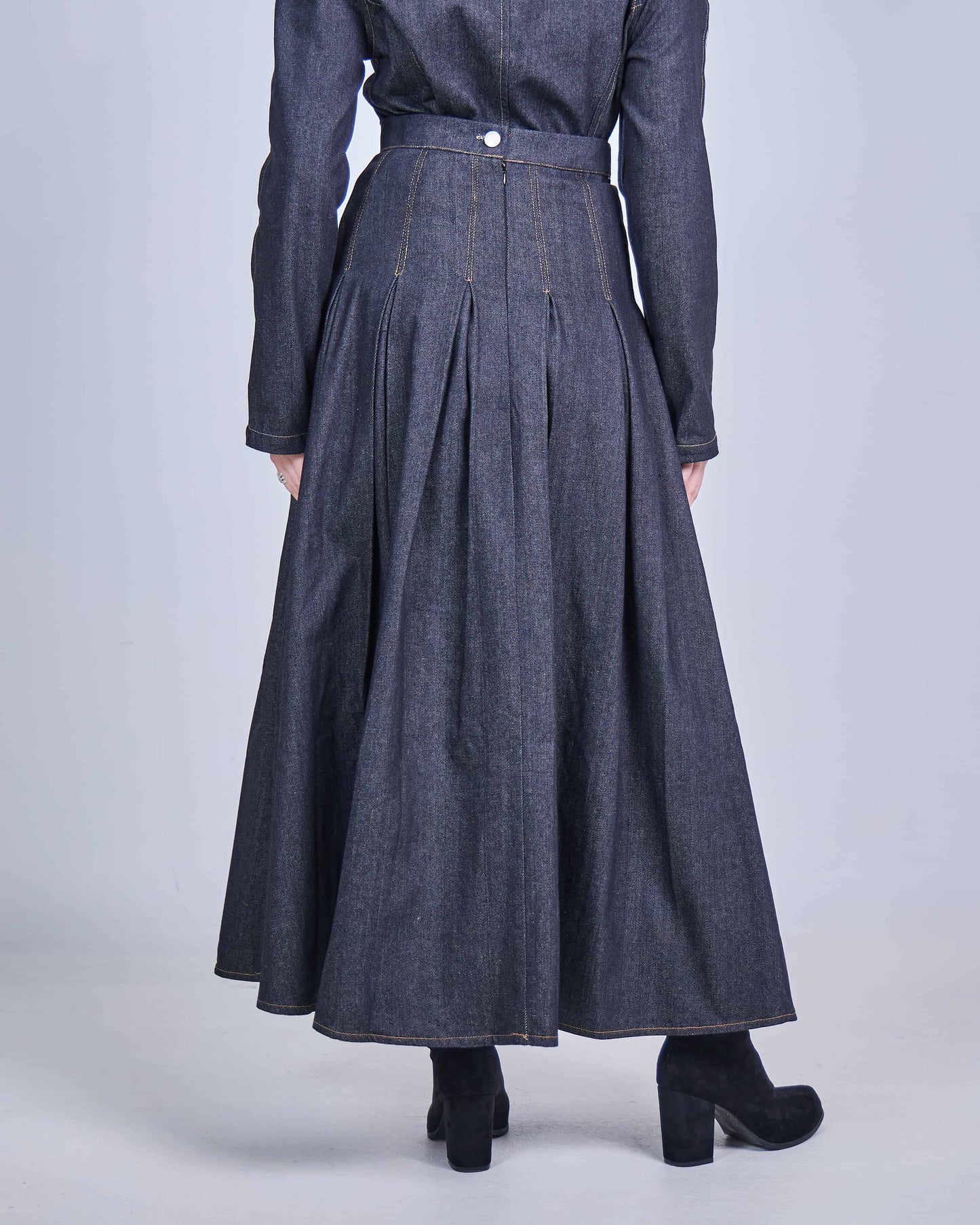 ELRA DENIM PLEATED SKIRT (BLACK)