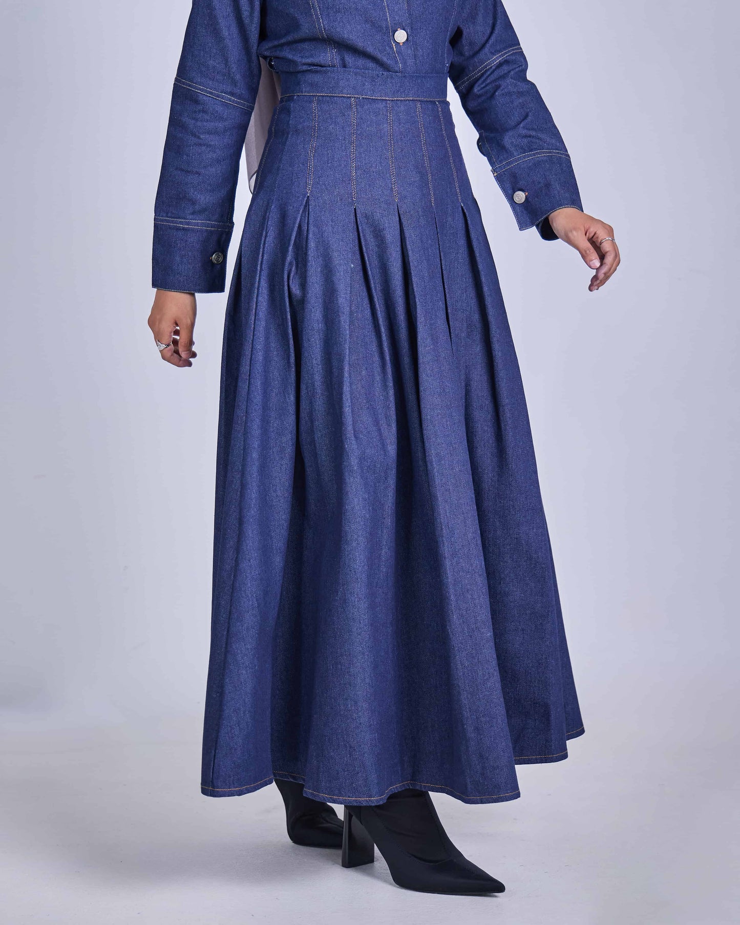 ELRA DENIM PLEATED SKIRT (DARK BLUE)