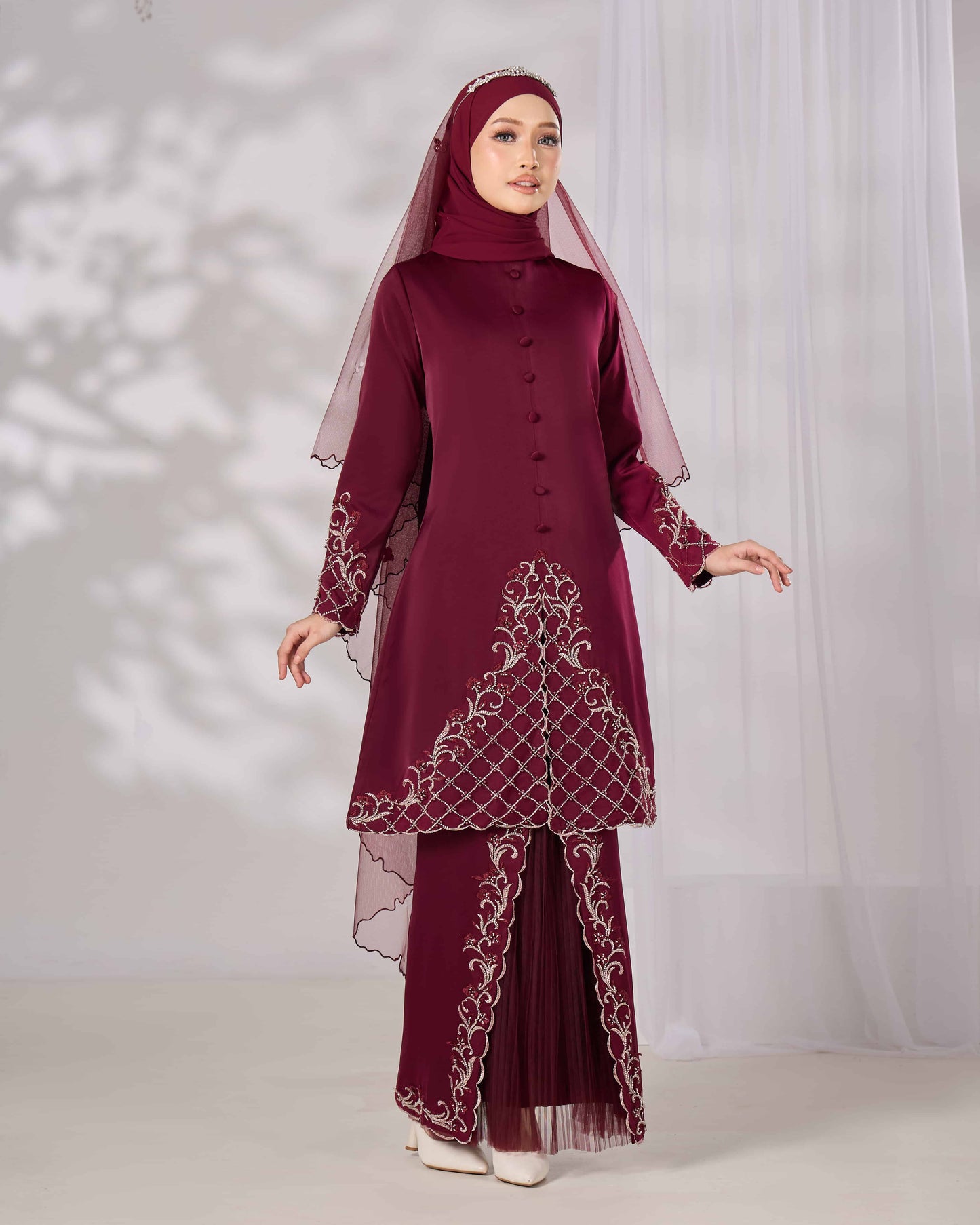CEMPAKA KURUNG (BURGUNDY)