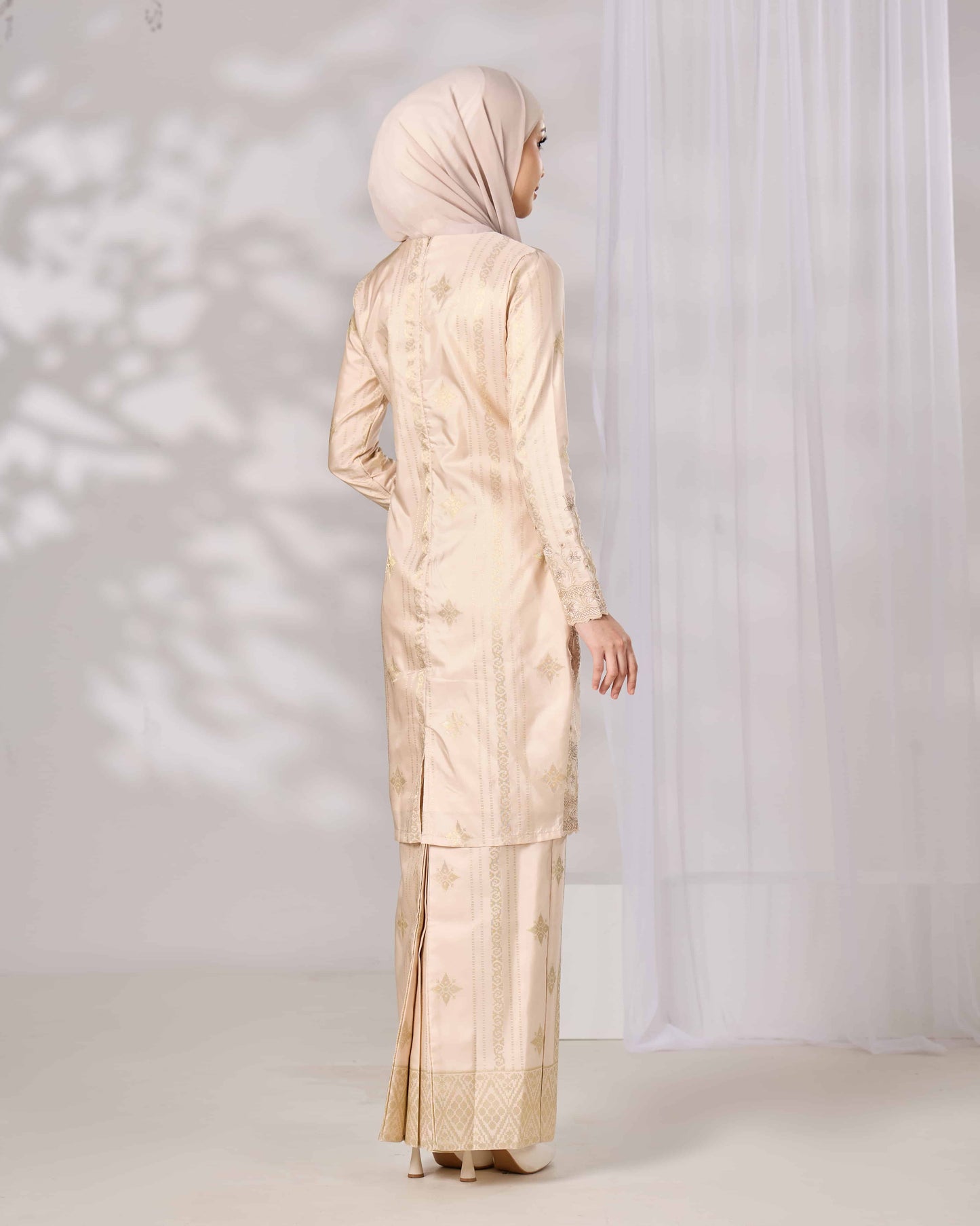 MINOR DEFECT DAHLIA KURUNG (CHAMPAGNE)
