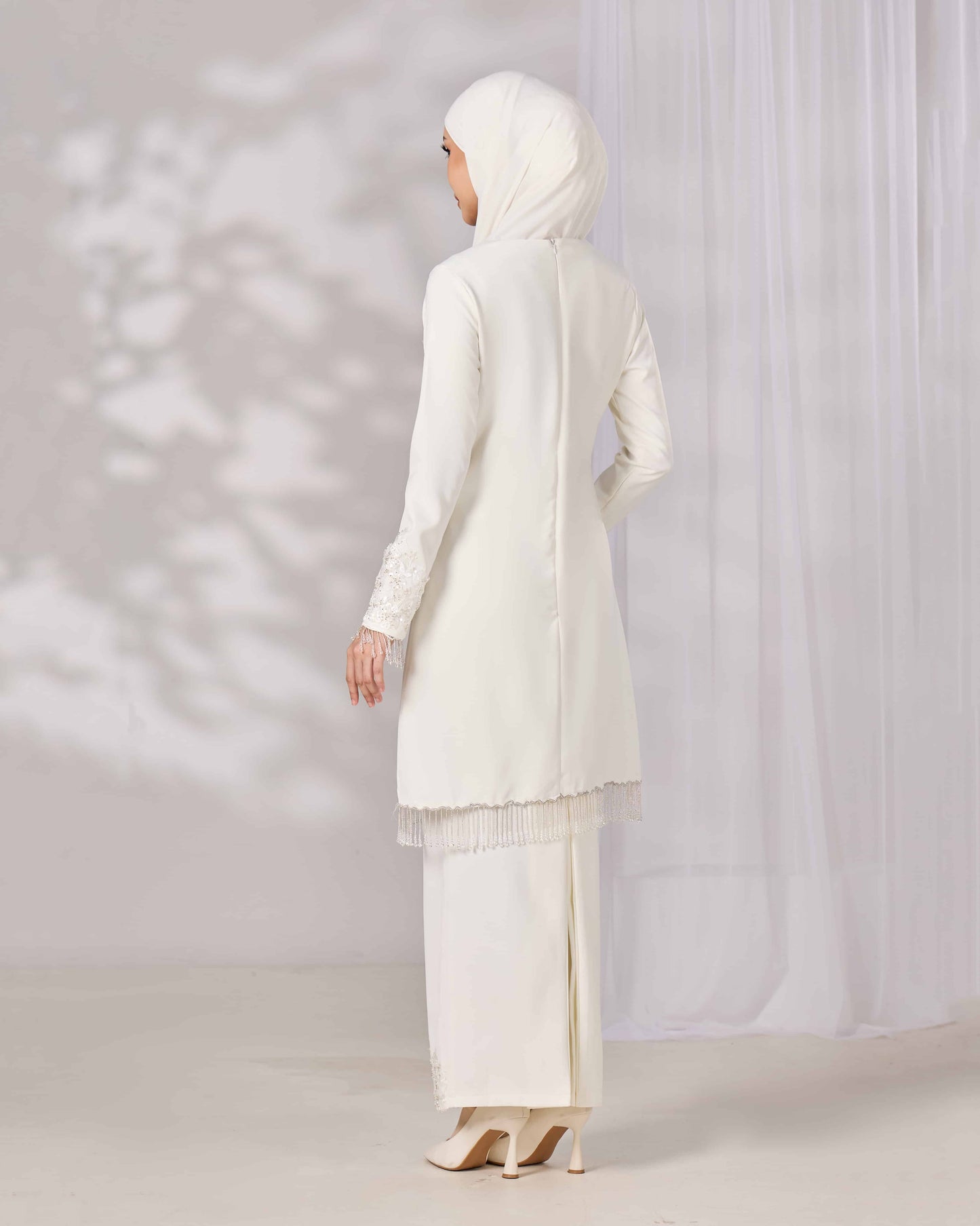 MINOR DEFECT MAHIRA KURUNG (OFF WHITE)