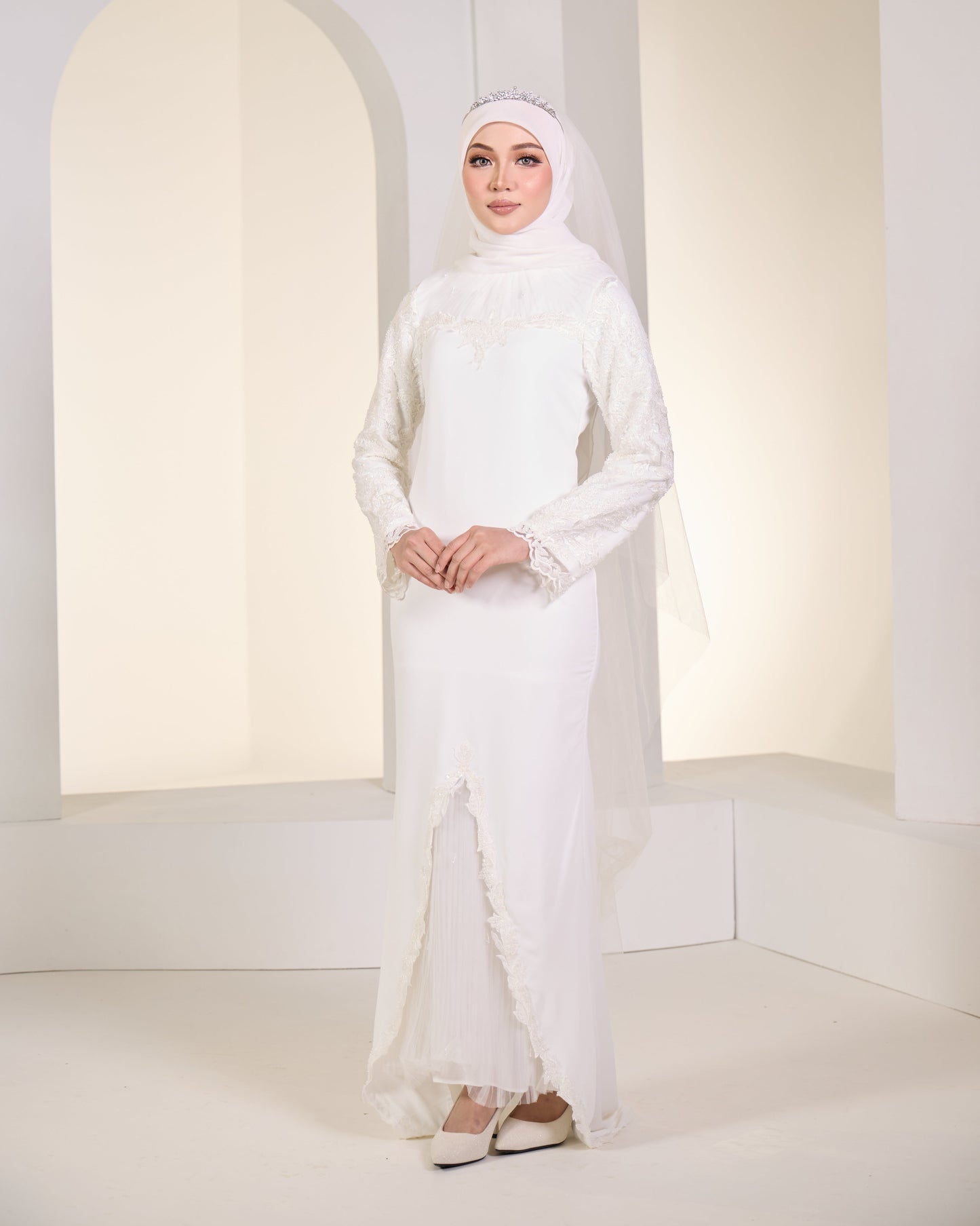 MINOR DEFECT SKYLAR BRIDE DRESS (OFF WHITE)