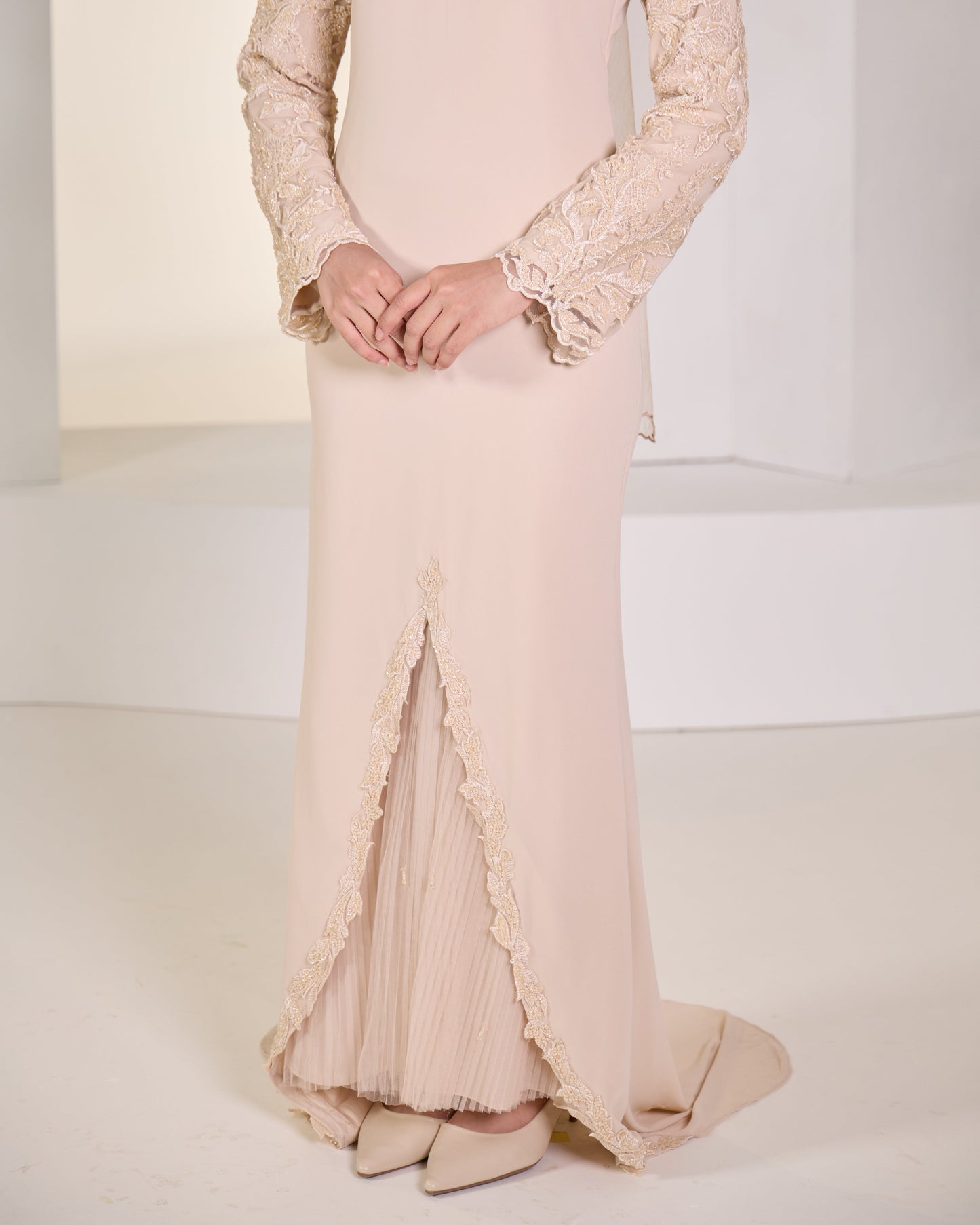 SKYLAR BRIDE DRESS (CHAMPAGNE)