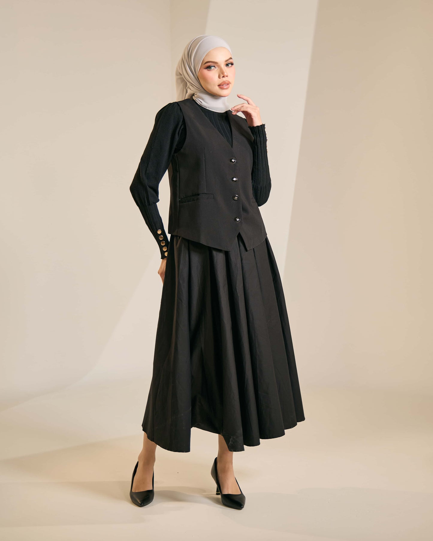 LEORA BUTTON VEST (BLACK)