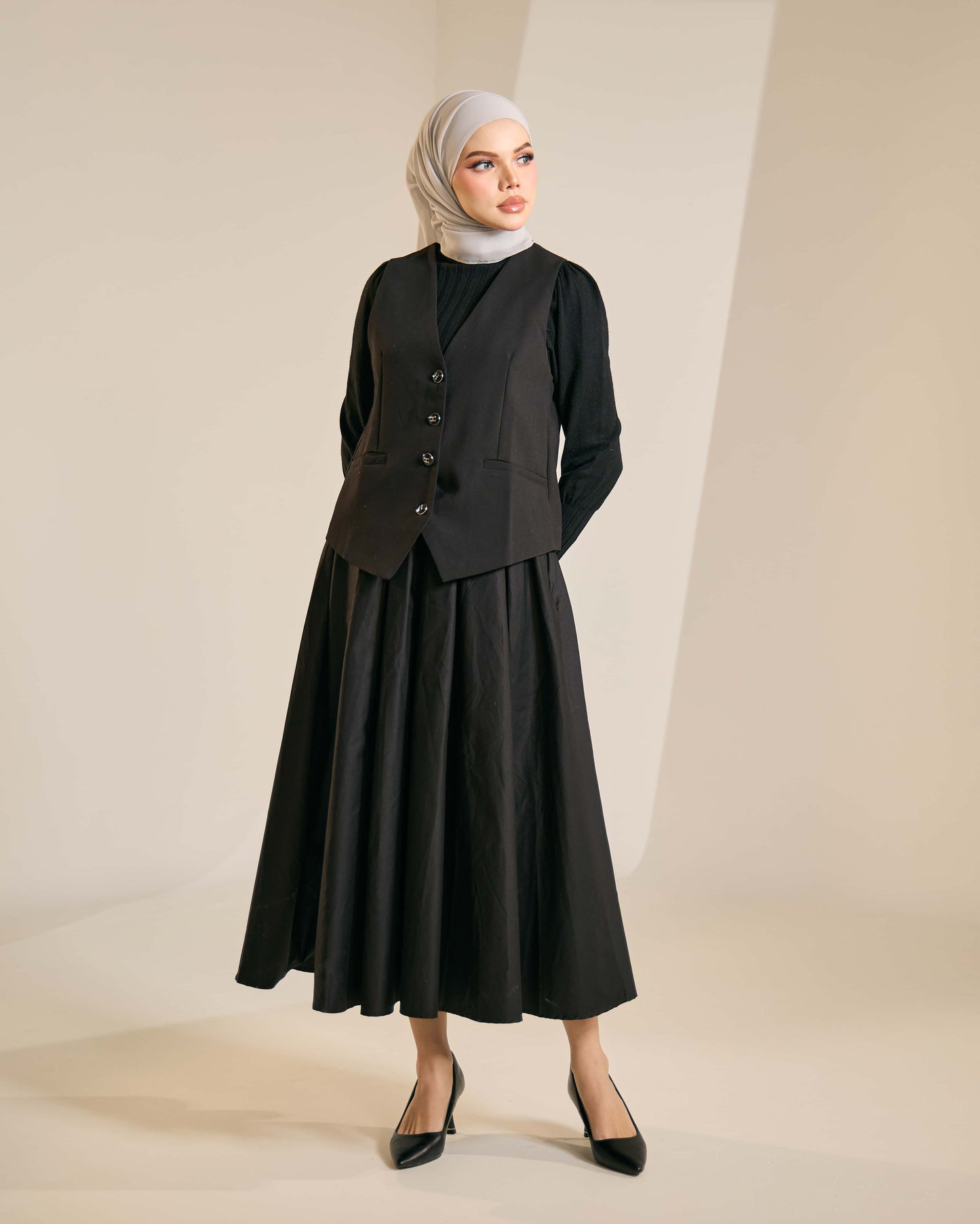 LEORA BUTTON VEST (BLACK)