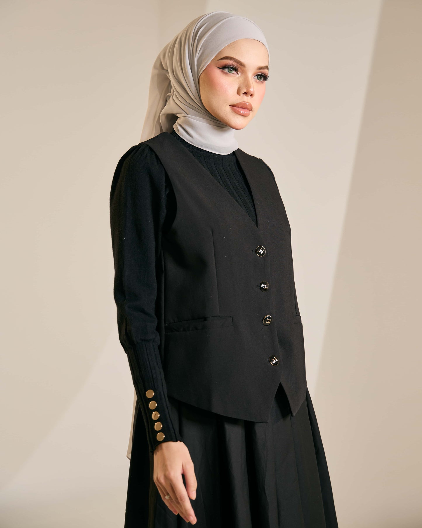 LEORA BUTTON VEST (BLACK)