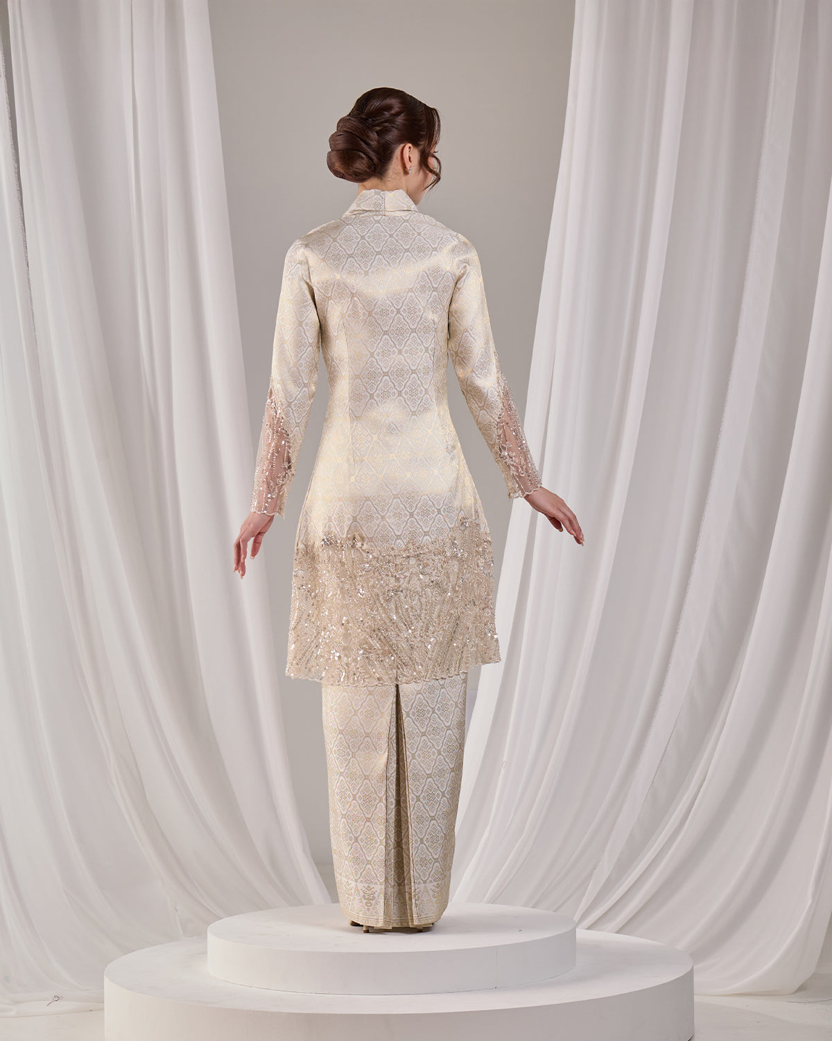 MINOR DEFECT KAREENA KEBAYA (CREAM)