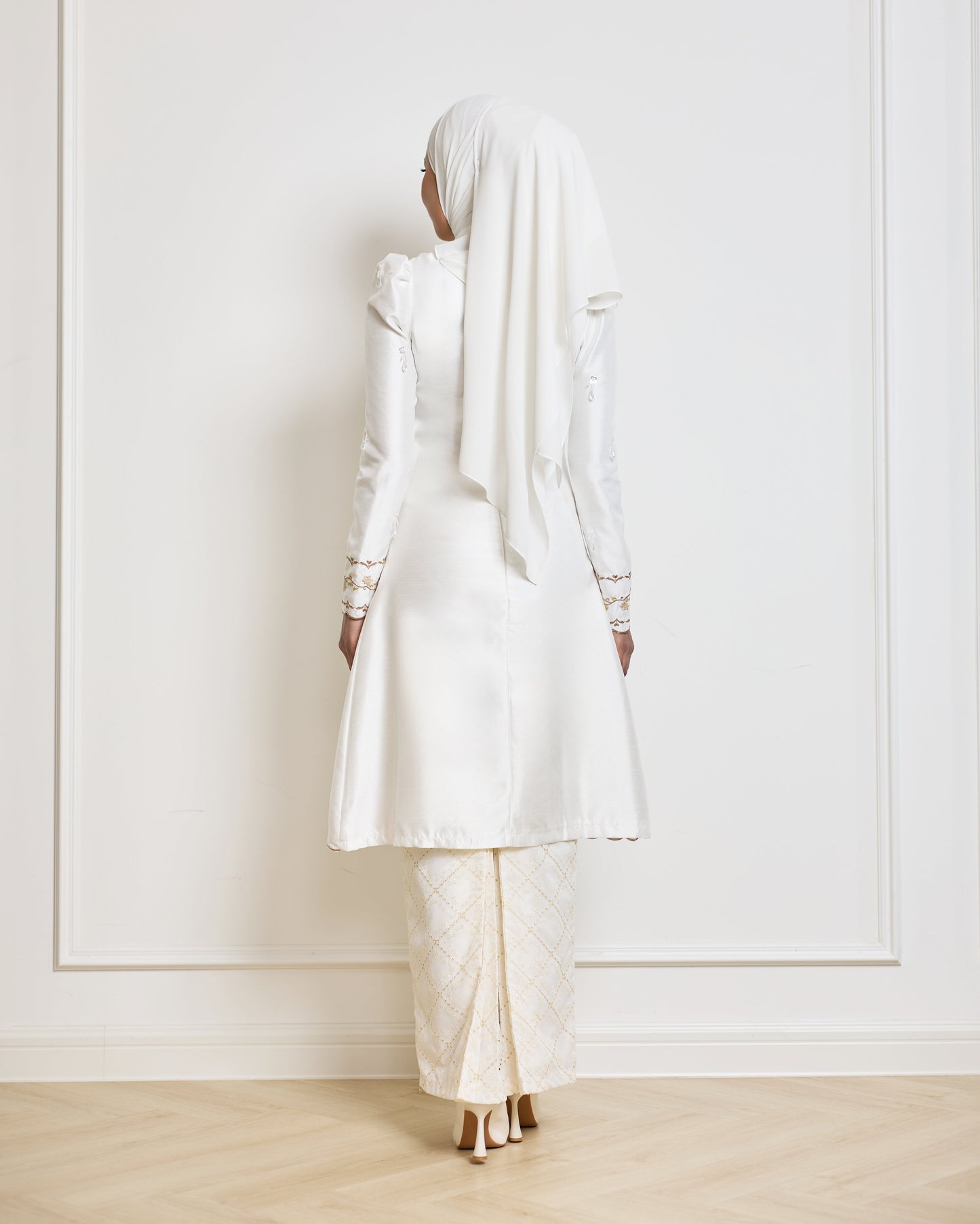 MINOR DEFECT NADRA KURUNG (OFF WHITE)