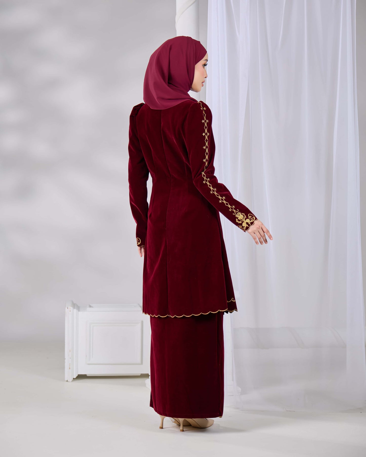 NAIFAH KEBAYA (BURGUNDY)