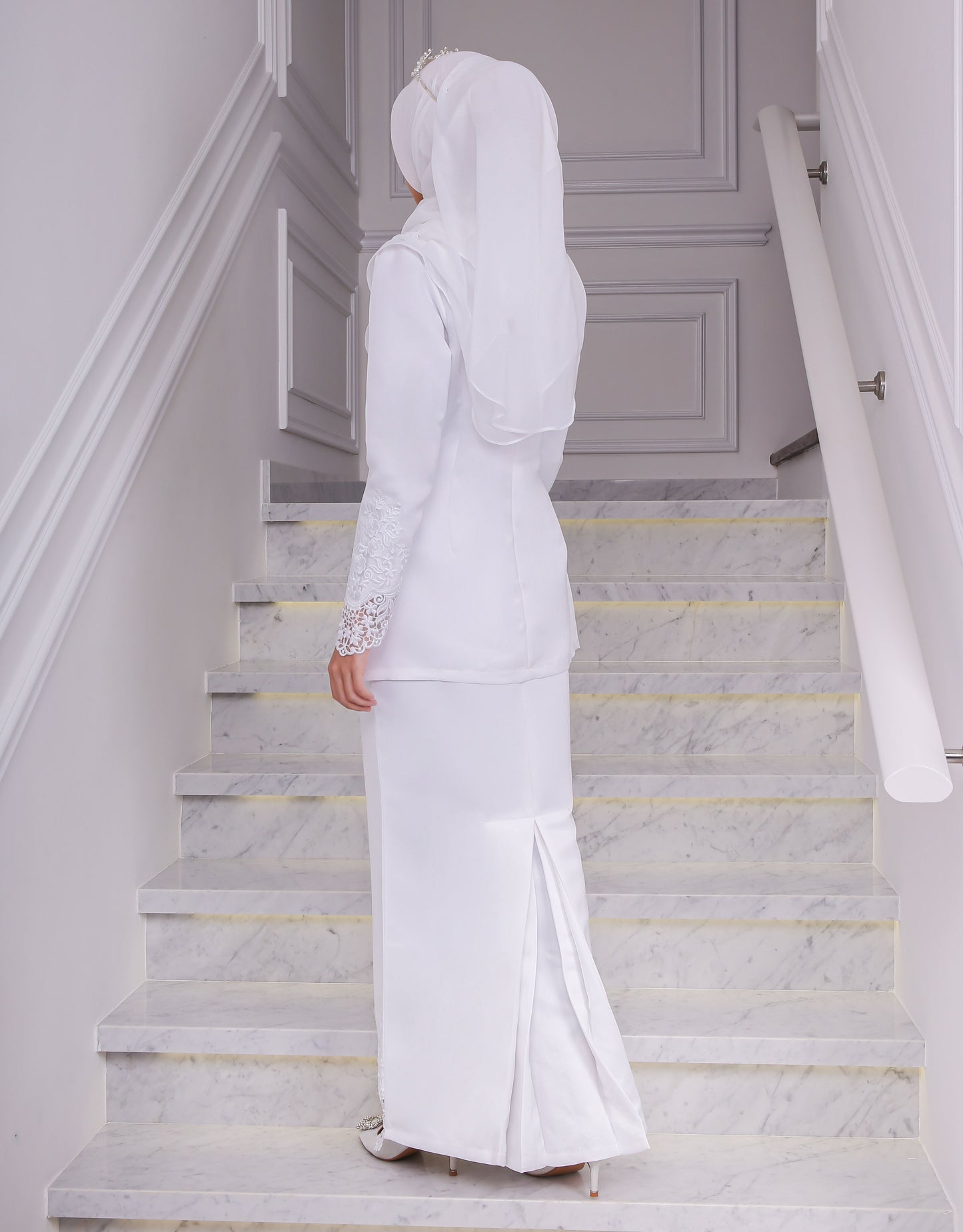 LYNDA KURUNG (WHITE)
