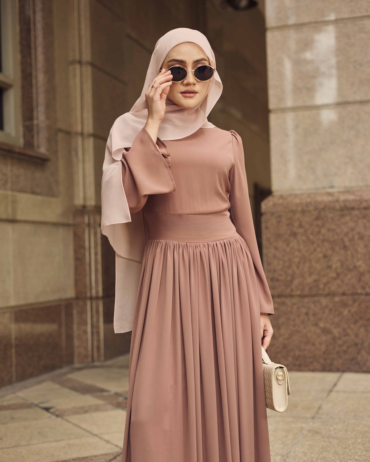 LYRA PLEATED DRESS (KHAKI)
