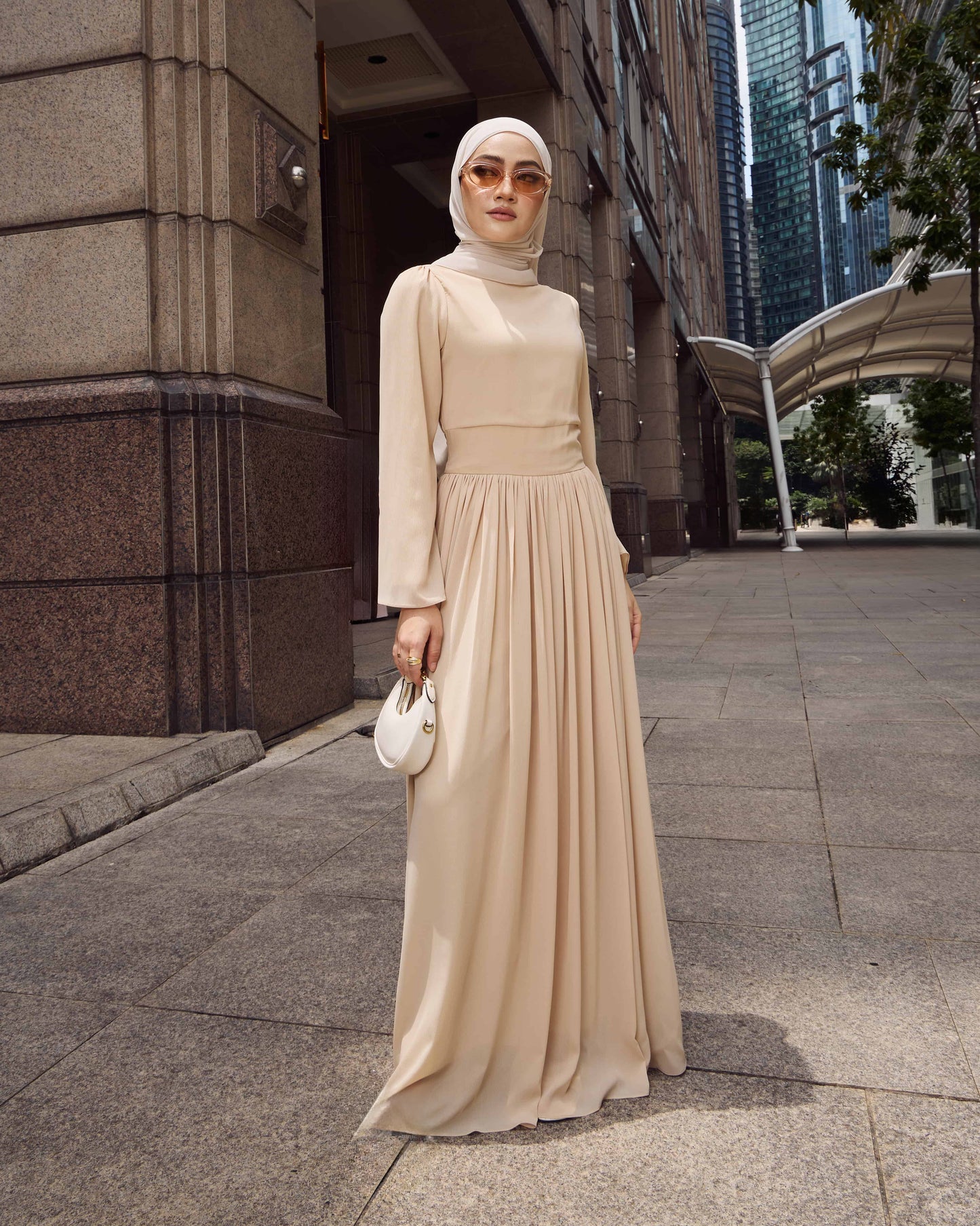 LYRA PLEATED DRESS (CHAMPAGNE)