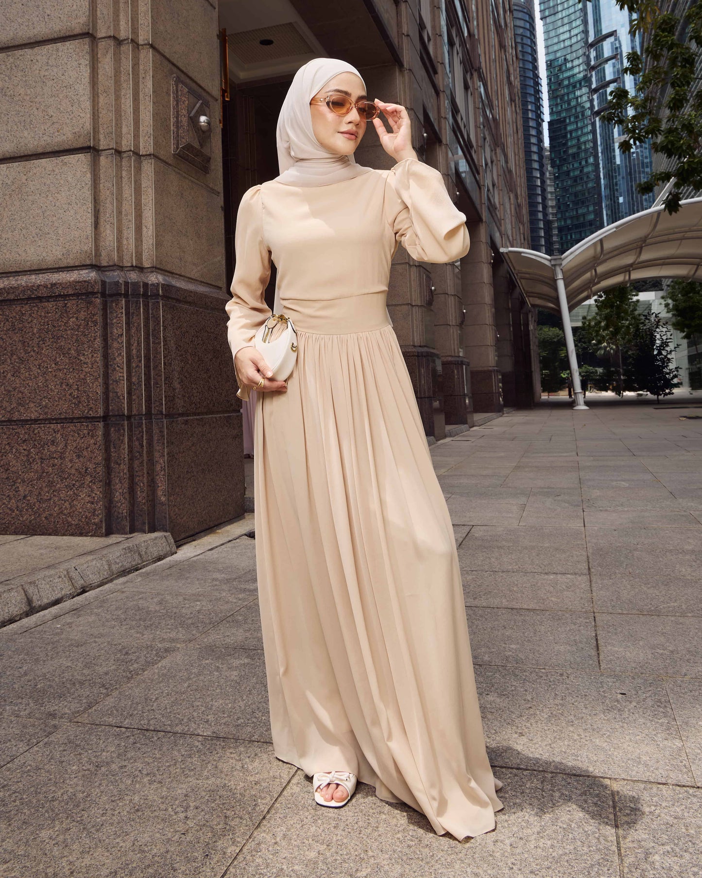 LYRA PLEATED DRESS (CHAMPAGNE)