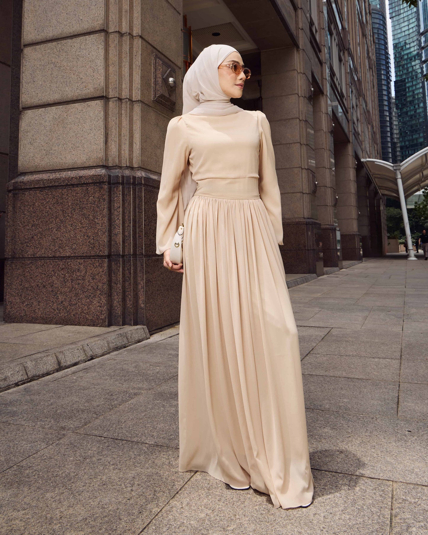 LYRA PLEATED DRESS (CHAMPAGNE)