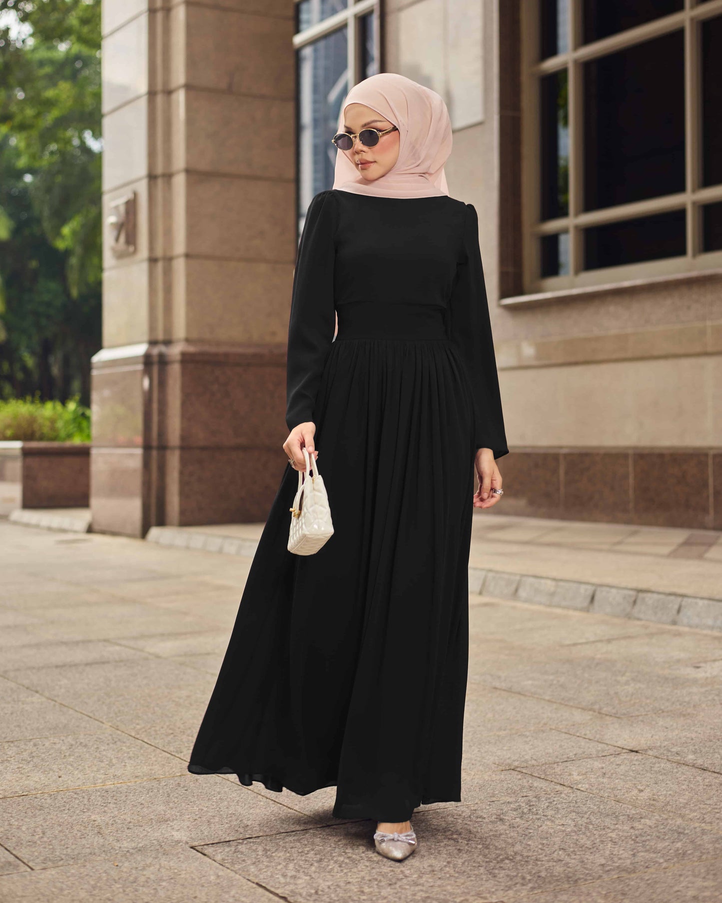 LYRA PLEATED DRESS (BLACK)