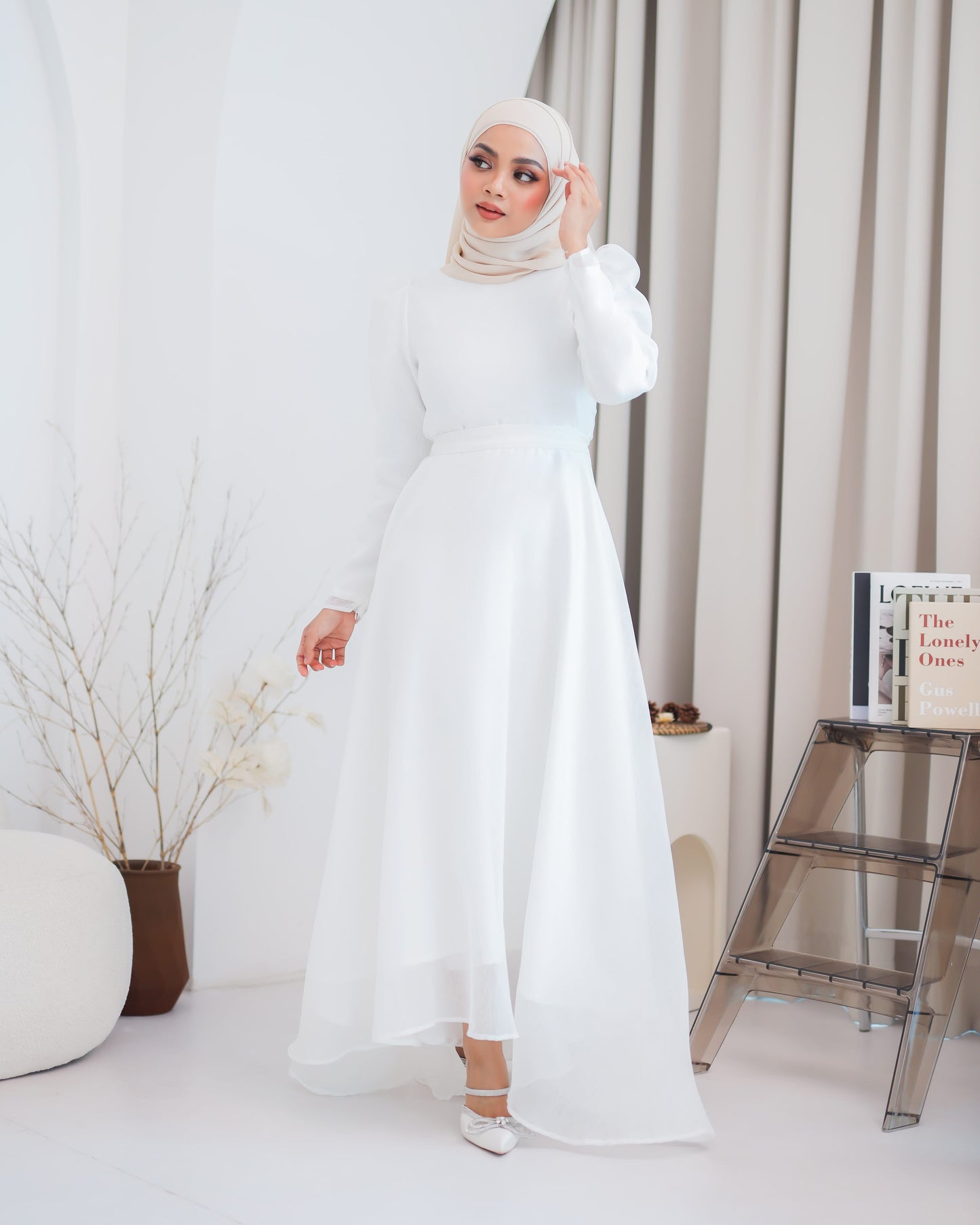 CARMEN DRESS (OFF WHITE)