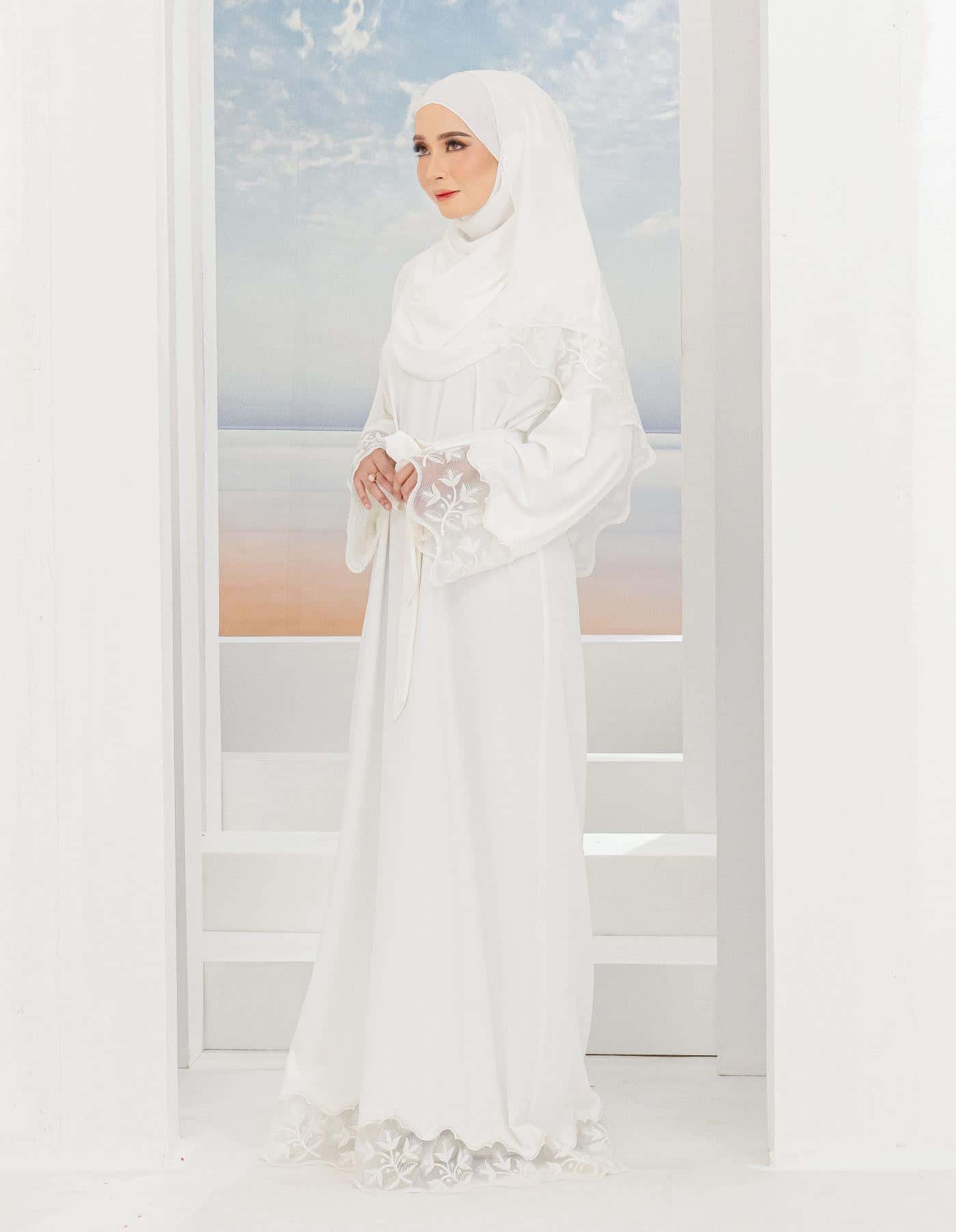 KAIRINA ABAYA (OFF WHITE)