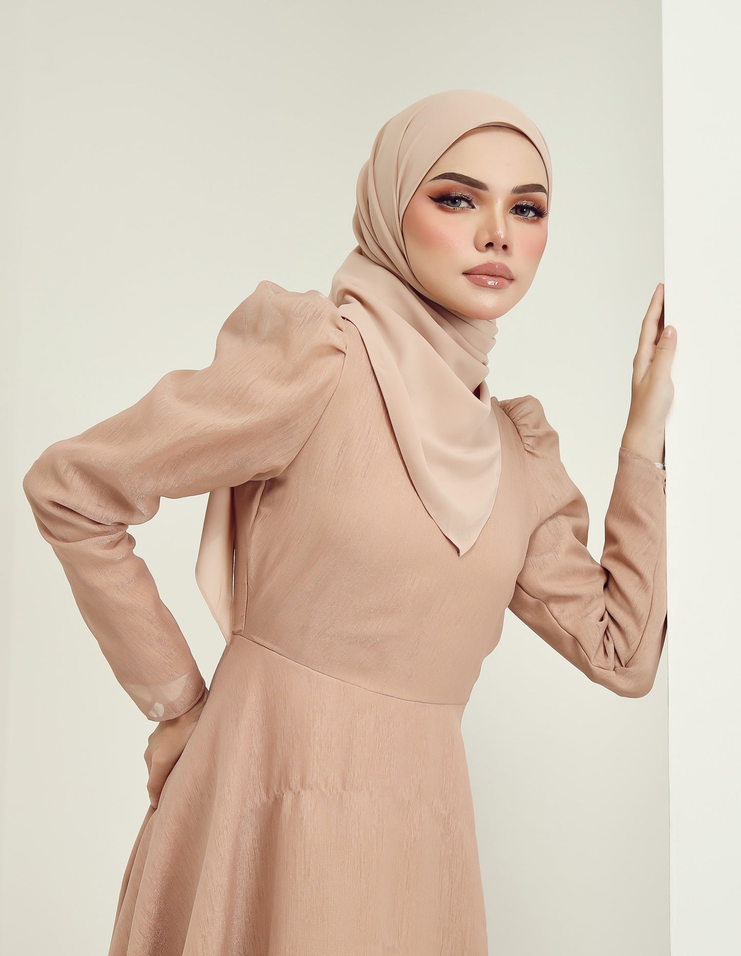 NIA BAWAL (CHAMPAGNE)