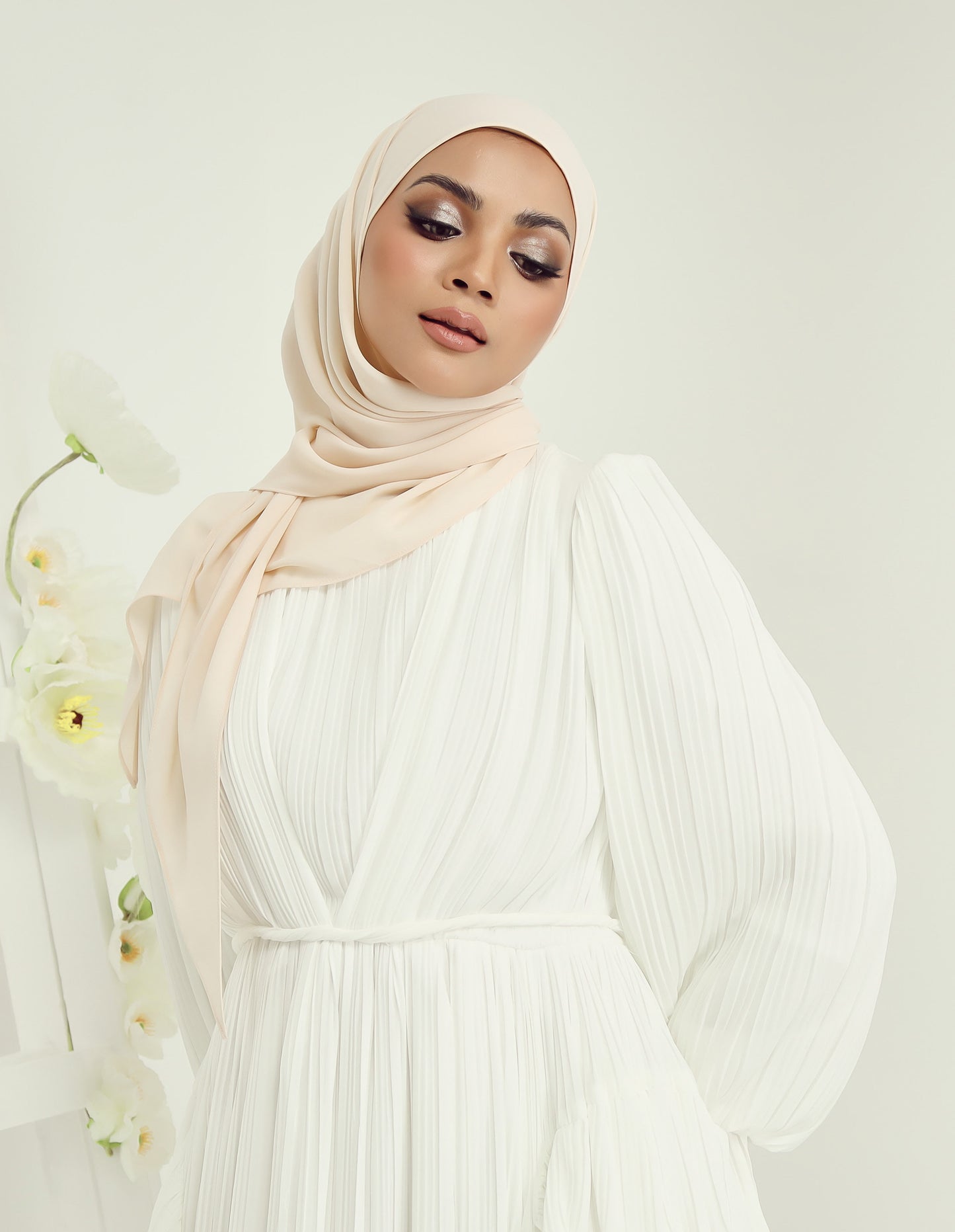 NIA BAWAL (NUDE)