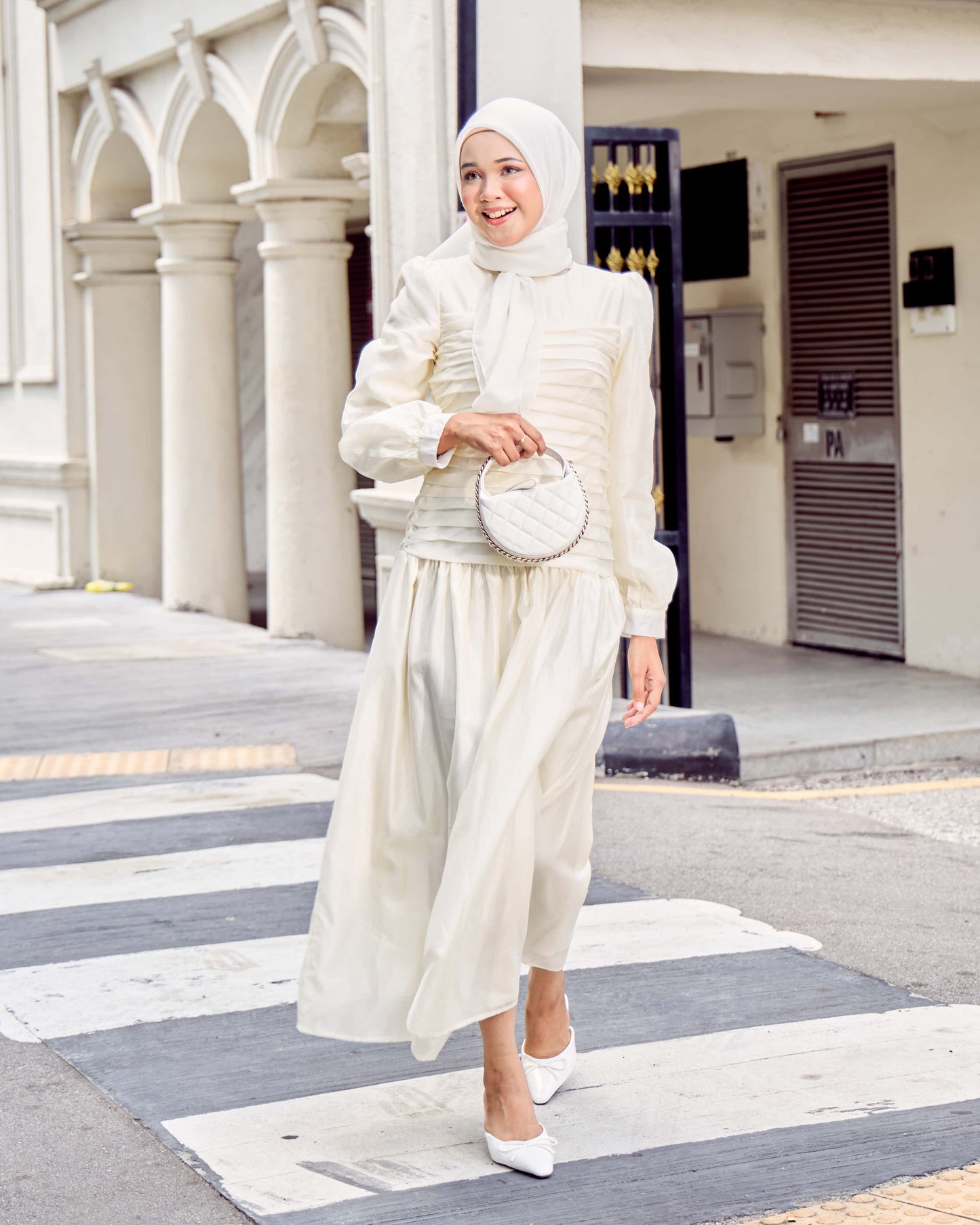 MINOR DEFECT PLAIN RUCHED DRESS (CREAM)