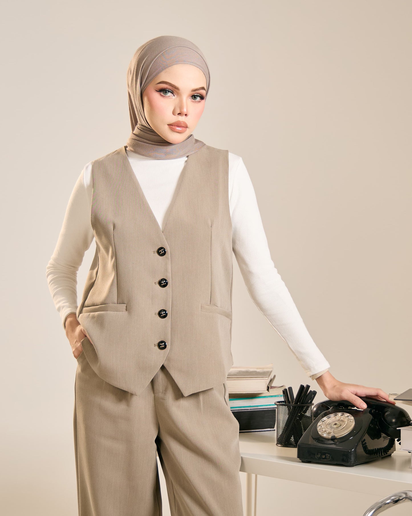 LEORA BUTTON VEST (BROWN)