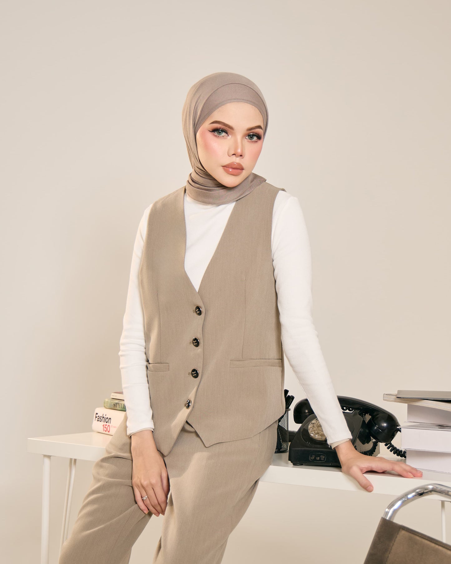 LEORA BUTTON VEST (BROWN)