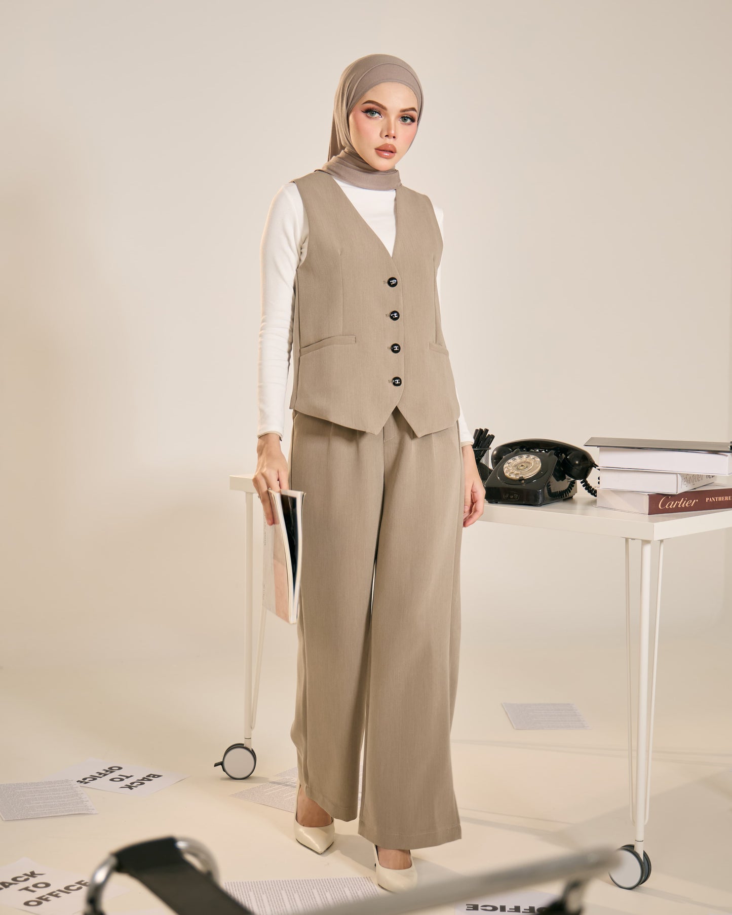 LEORA BUTTON VEST (BROWN)