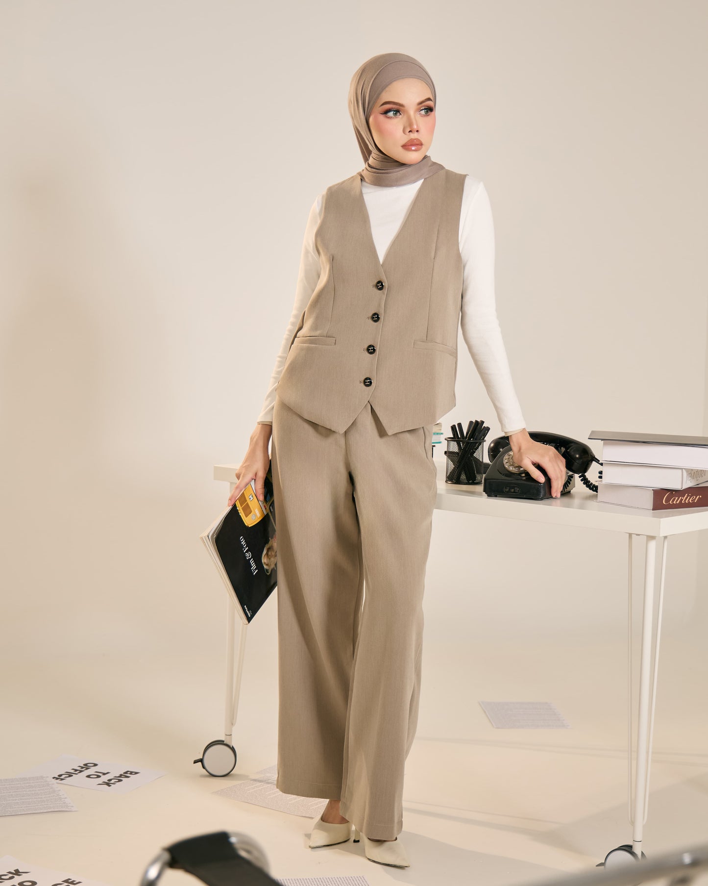 LEORA BUTTON VEST (BROWN)