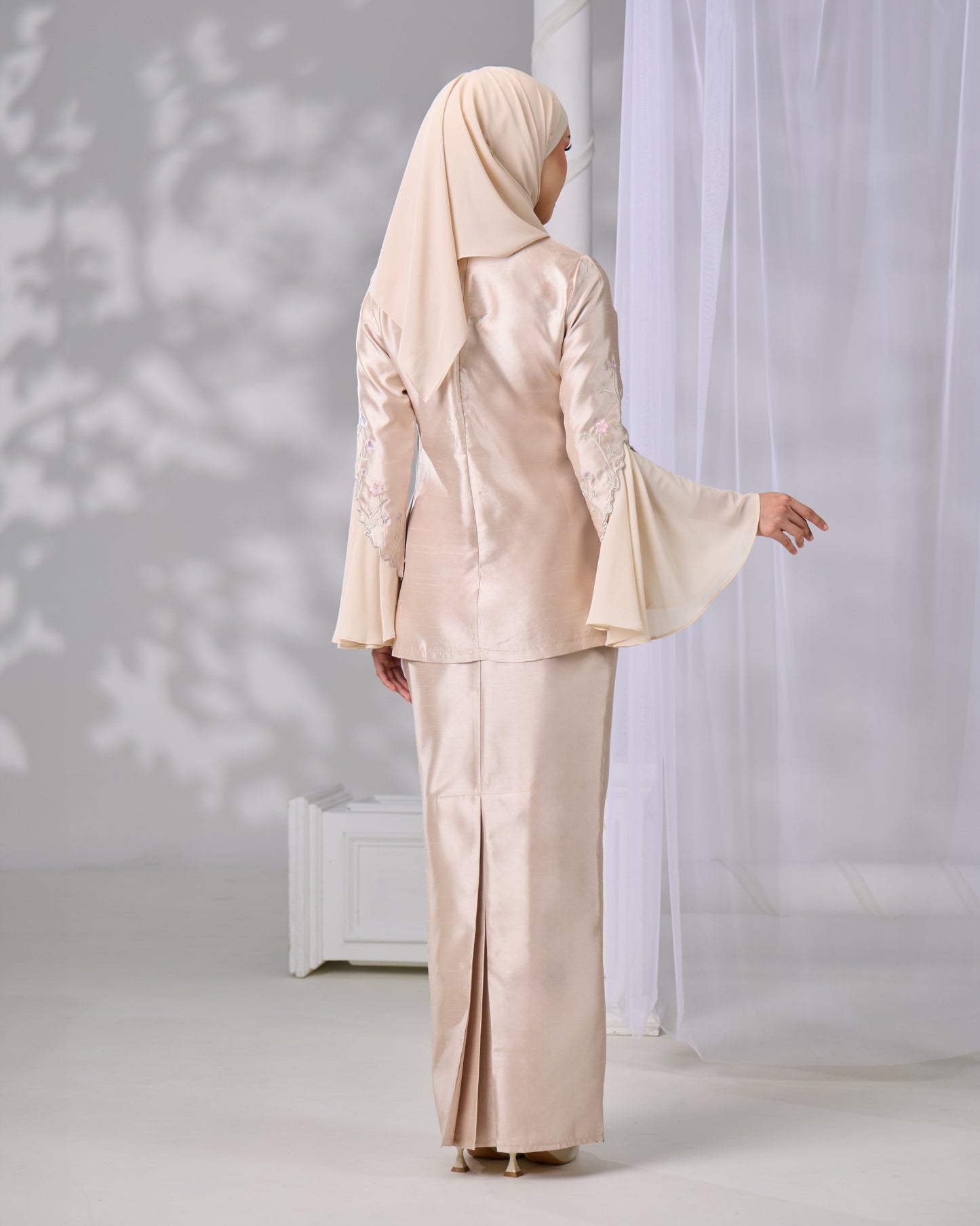 MINOR DEFECT RINAE KURUNG (CHAMPAGNE)