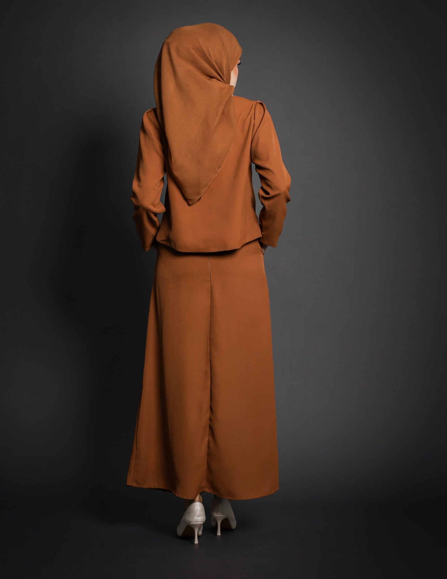 YURI DRESS (BROWN)