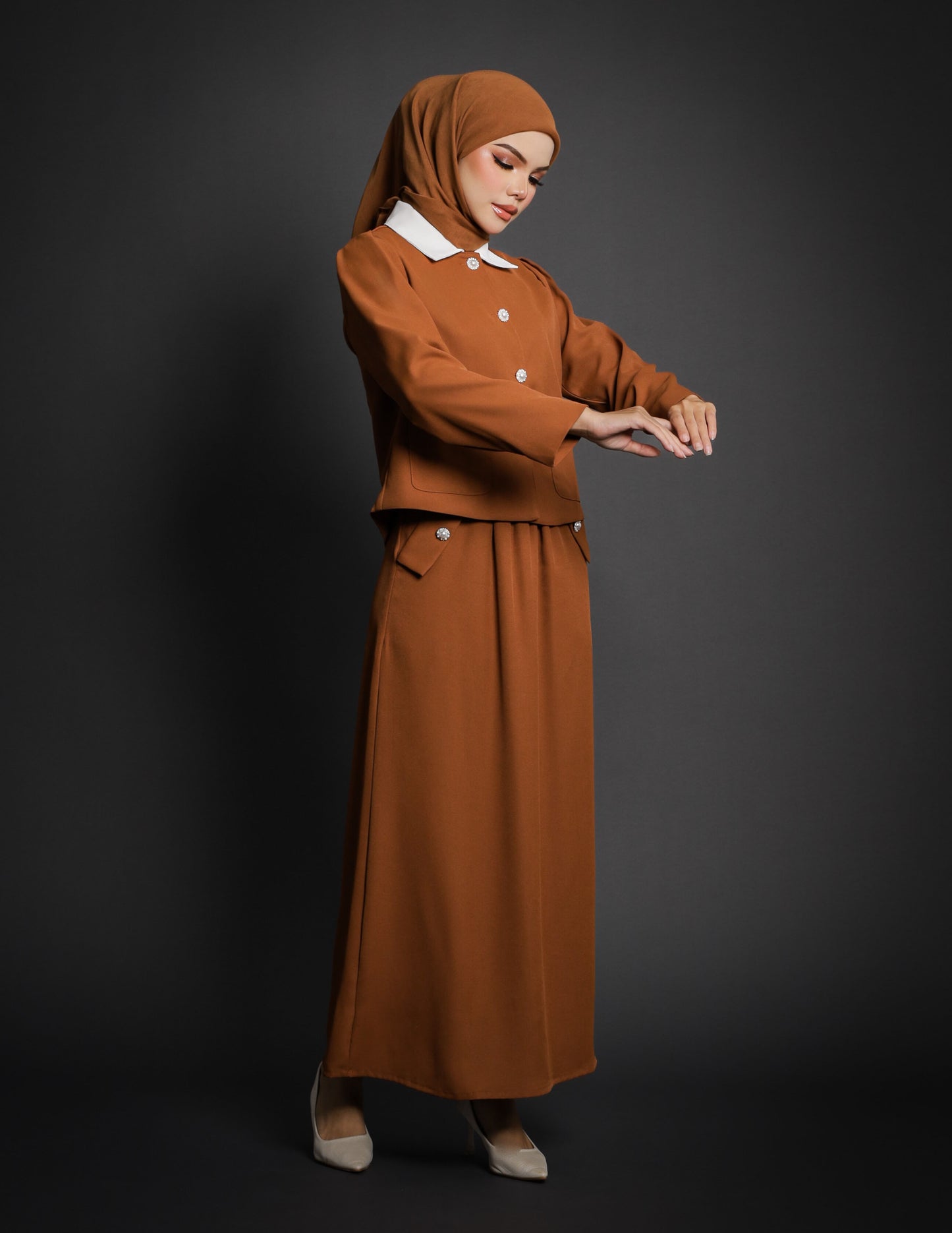YURI DRESS (BROWN)