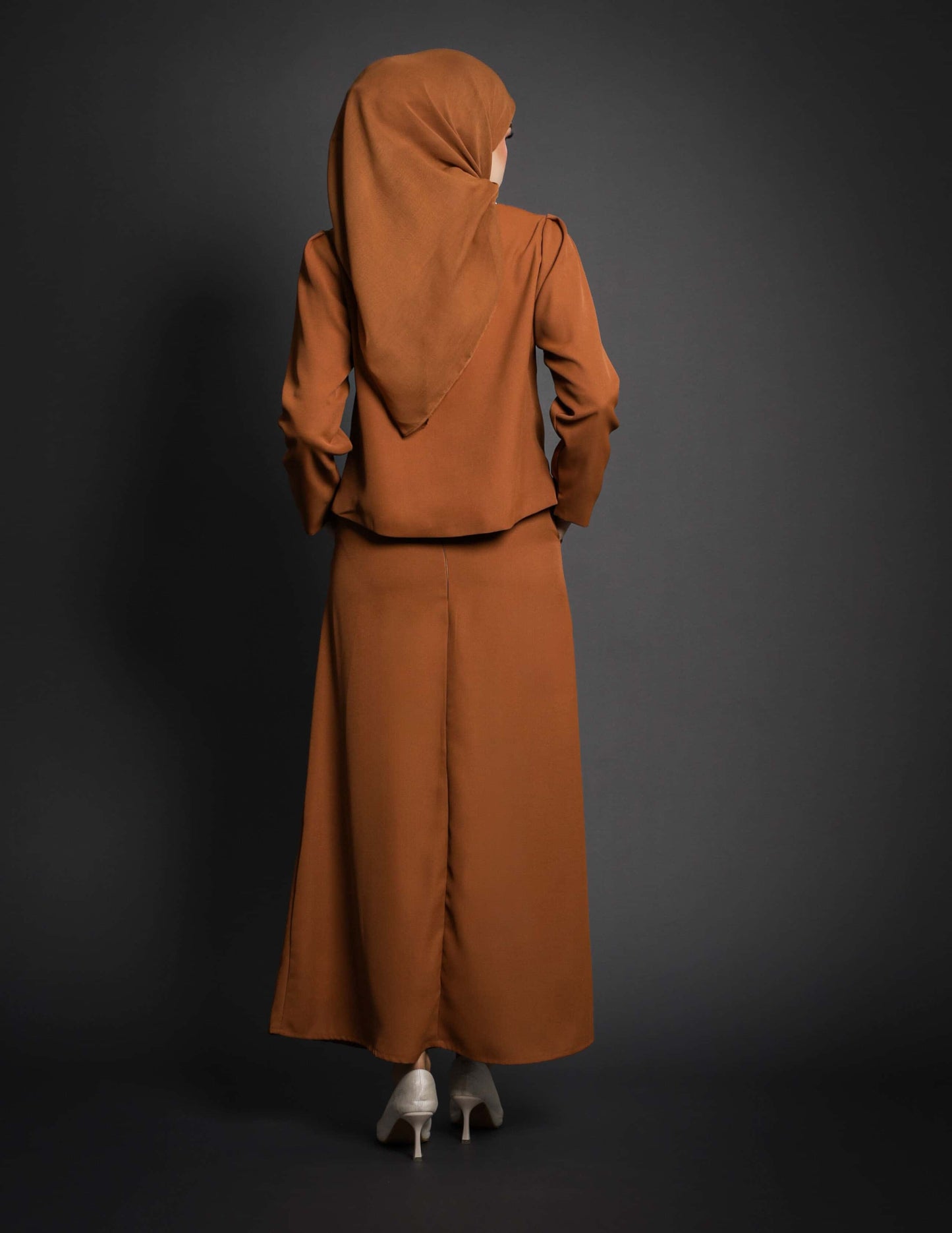 YURI DRESS (BROWN)
