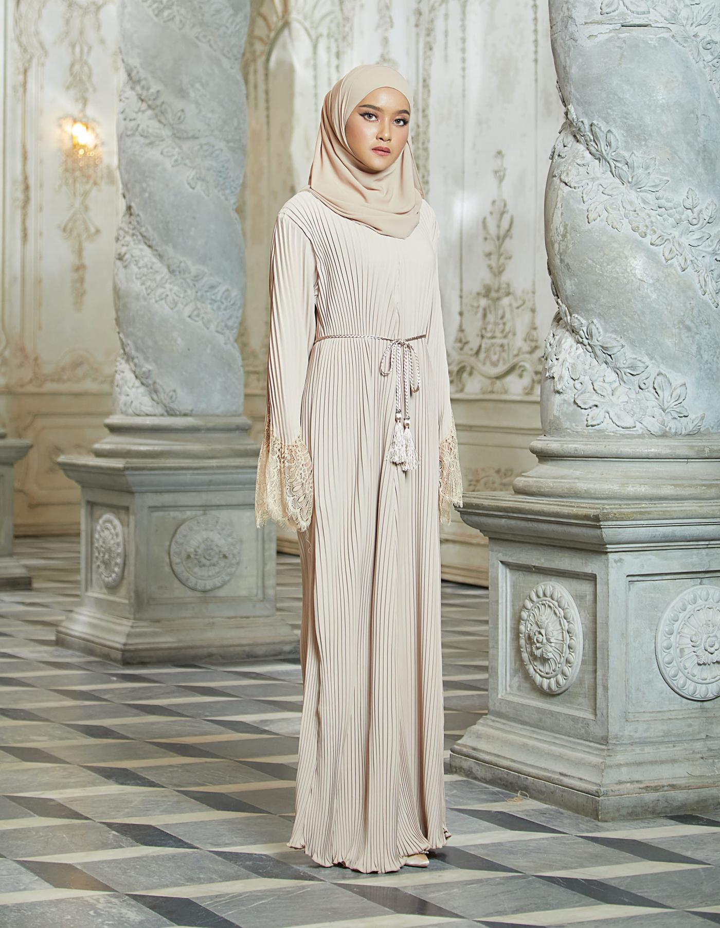 ALEENA PLEATED ABAYA (CHAMPAGNE)