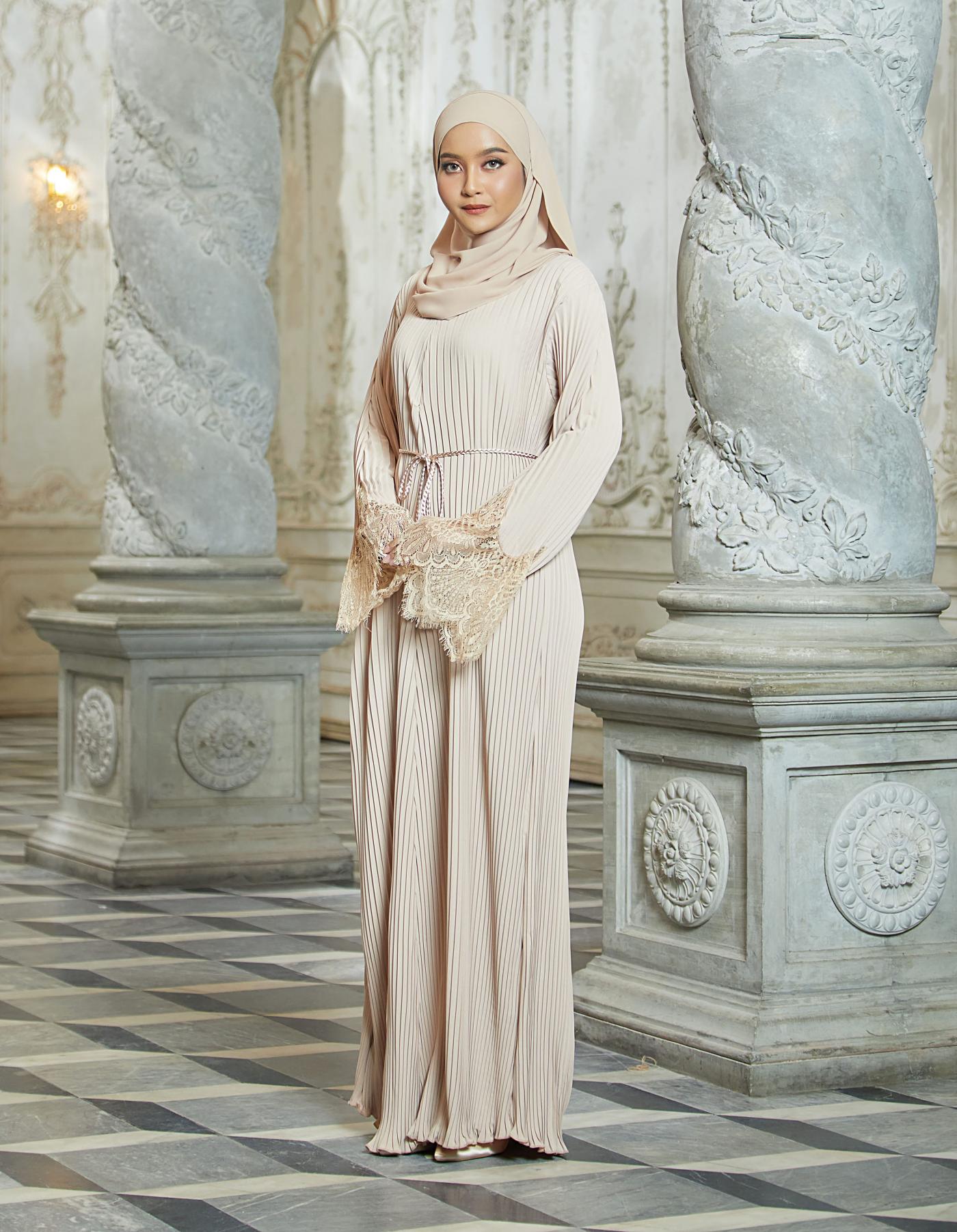 ALEENA PLEATED ABAYA (CHAMPAGNE)