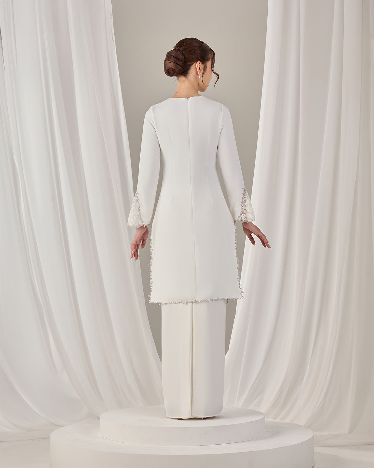 NOURIE KURUNG (OFF WHITE)