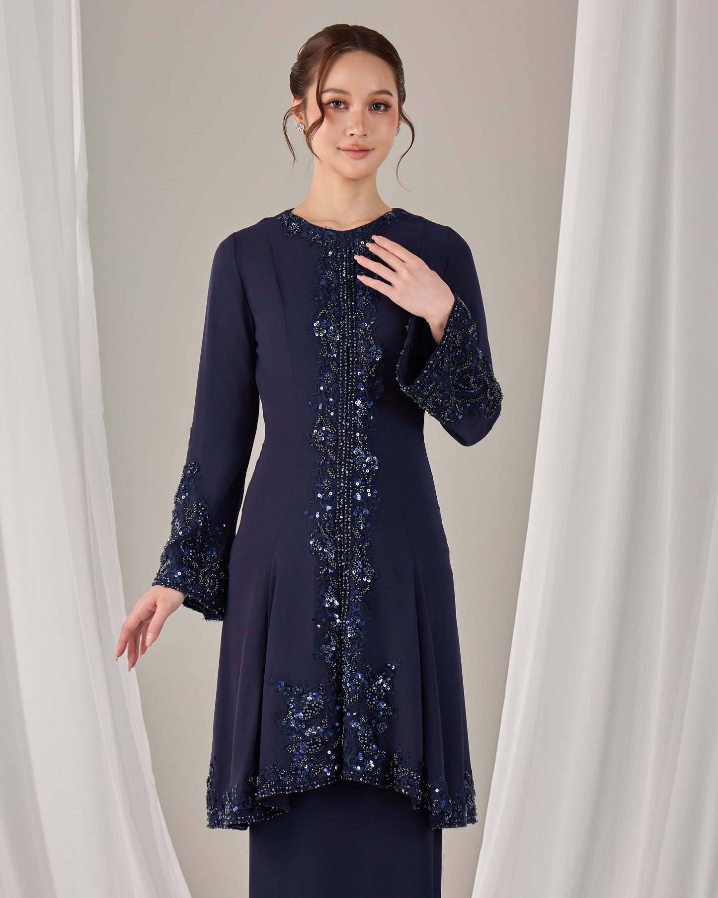 MINOR DEFECT NAEEMA KEBARUNG (NAVY BLUE)