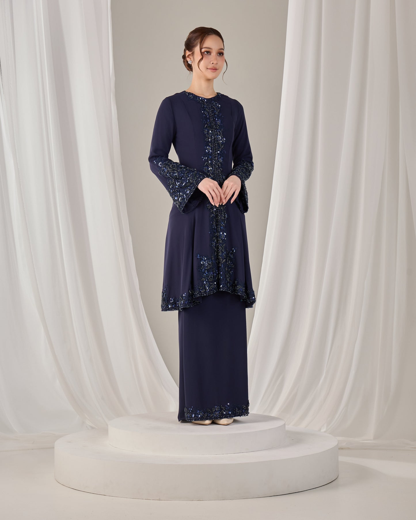 MINOR DEFECT NAEEMA KEBARUNG (NAVY BLUE)