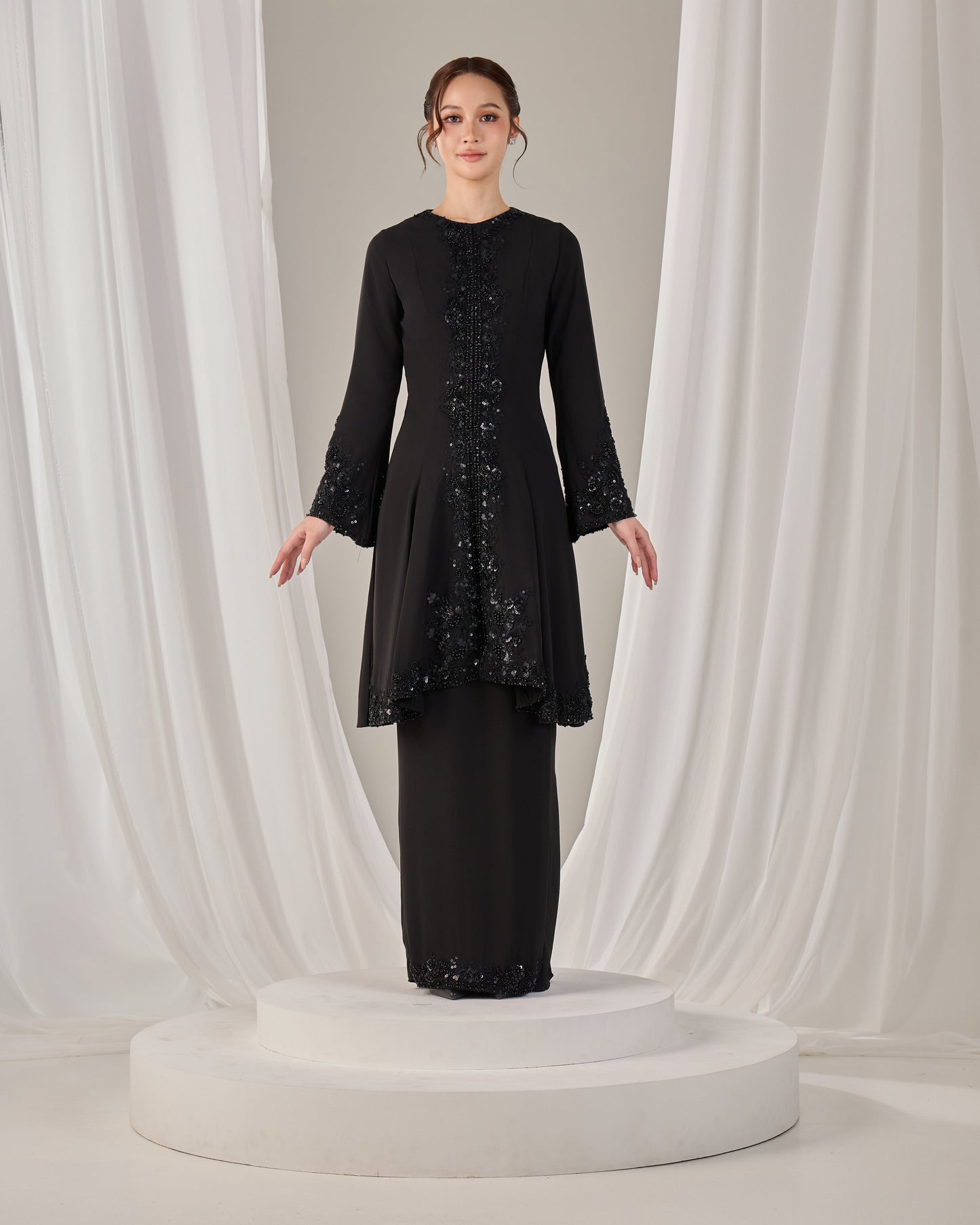 MINOR DEFECT NAEEMA KEBARUNG (BLACK)