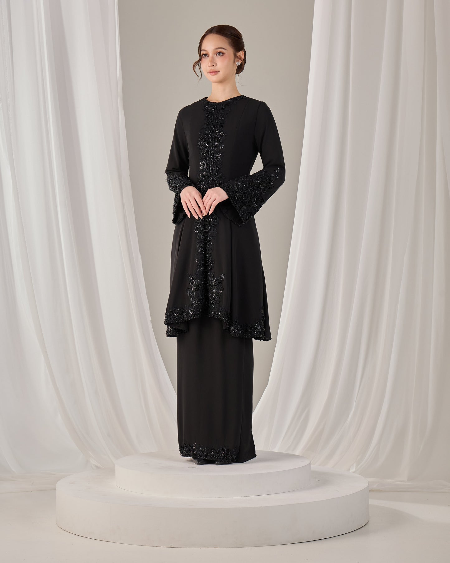 MINOR DEFECT NAEEMA KEBARUNG (BLACK)