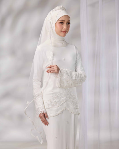 EMELDA VEIL (OFF WHITE)