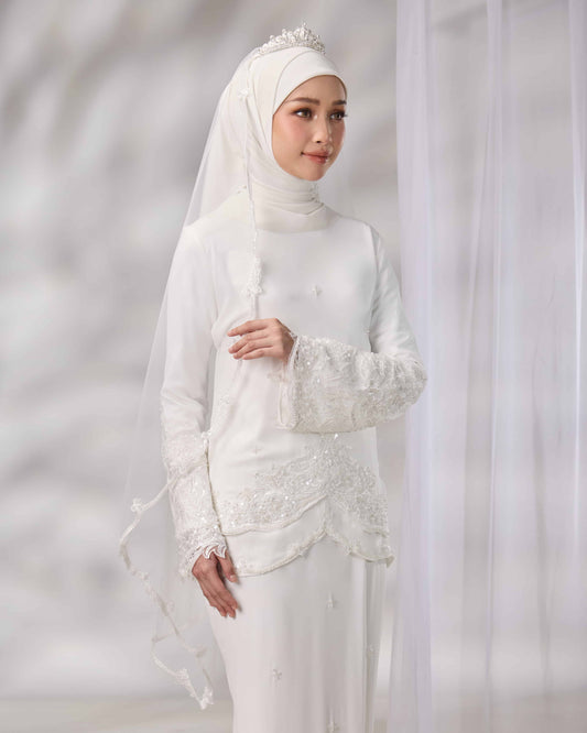EMELDA VEIL (OFF WHITE)