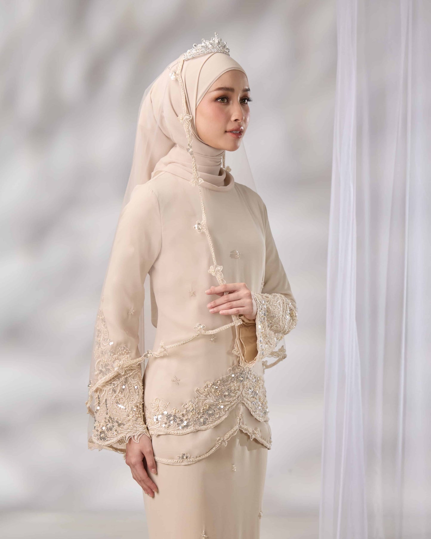 EMELDA VEIL (CHAMPAGNE)