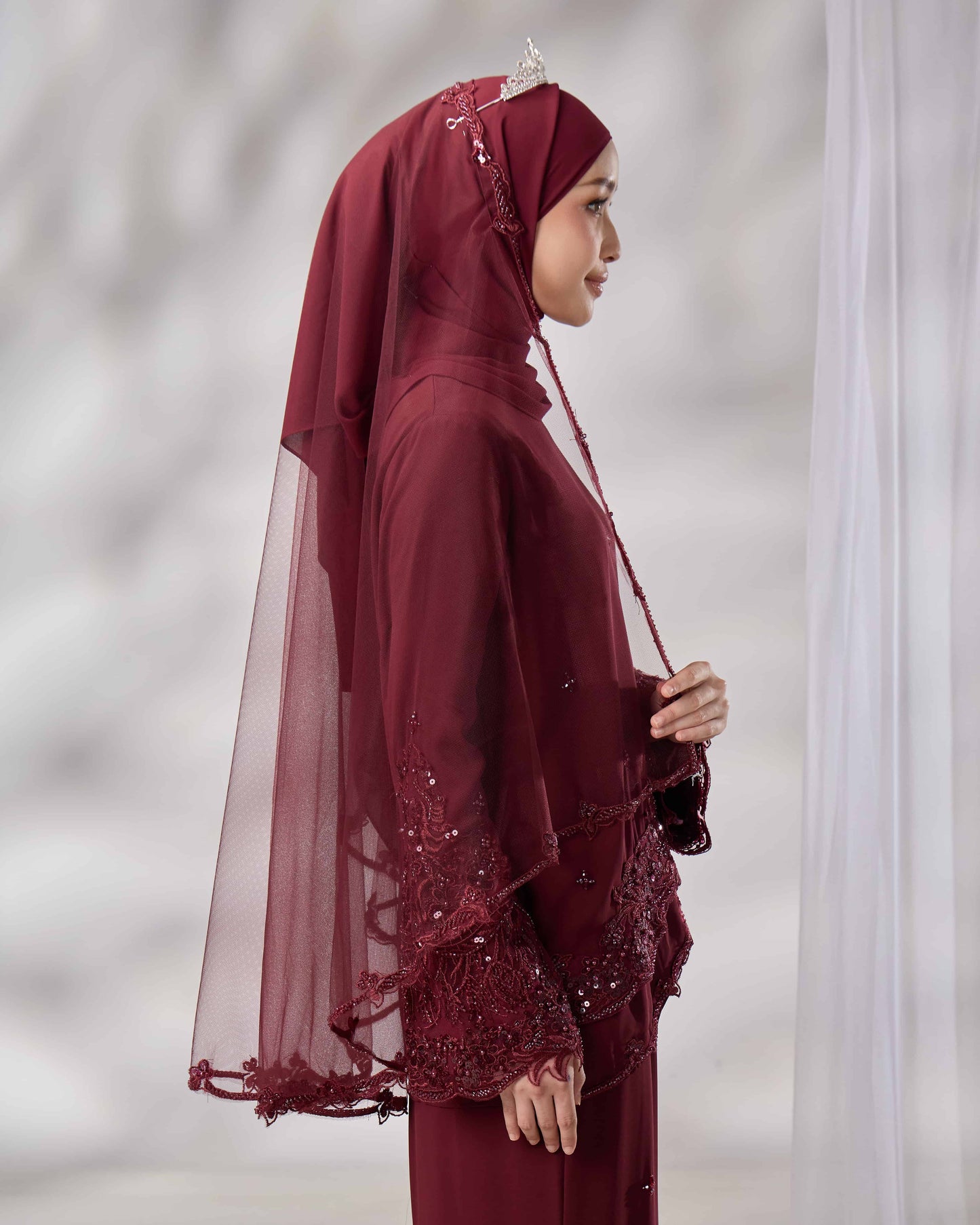 EMELDA VEIL (BURGUNDY)