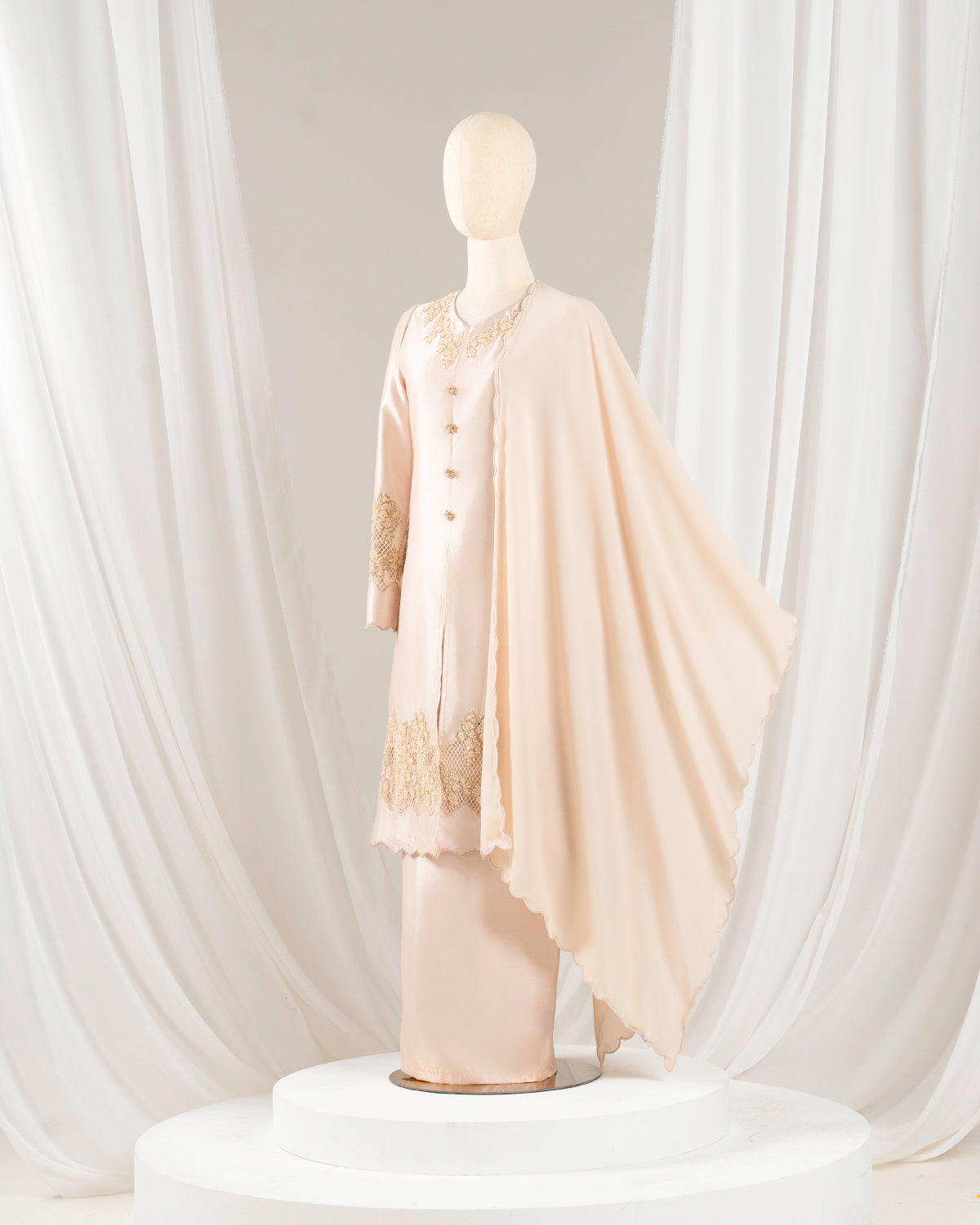 IRINA SELENDANG (CHAMPAGNE)