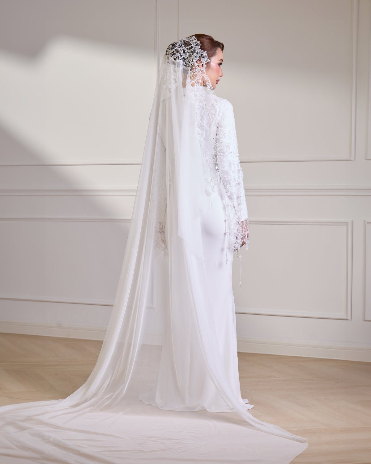 LUNEA VEIL (OFF WHITE)